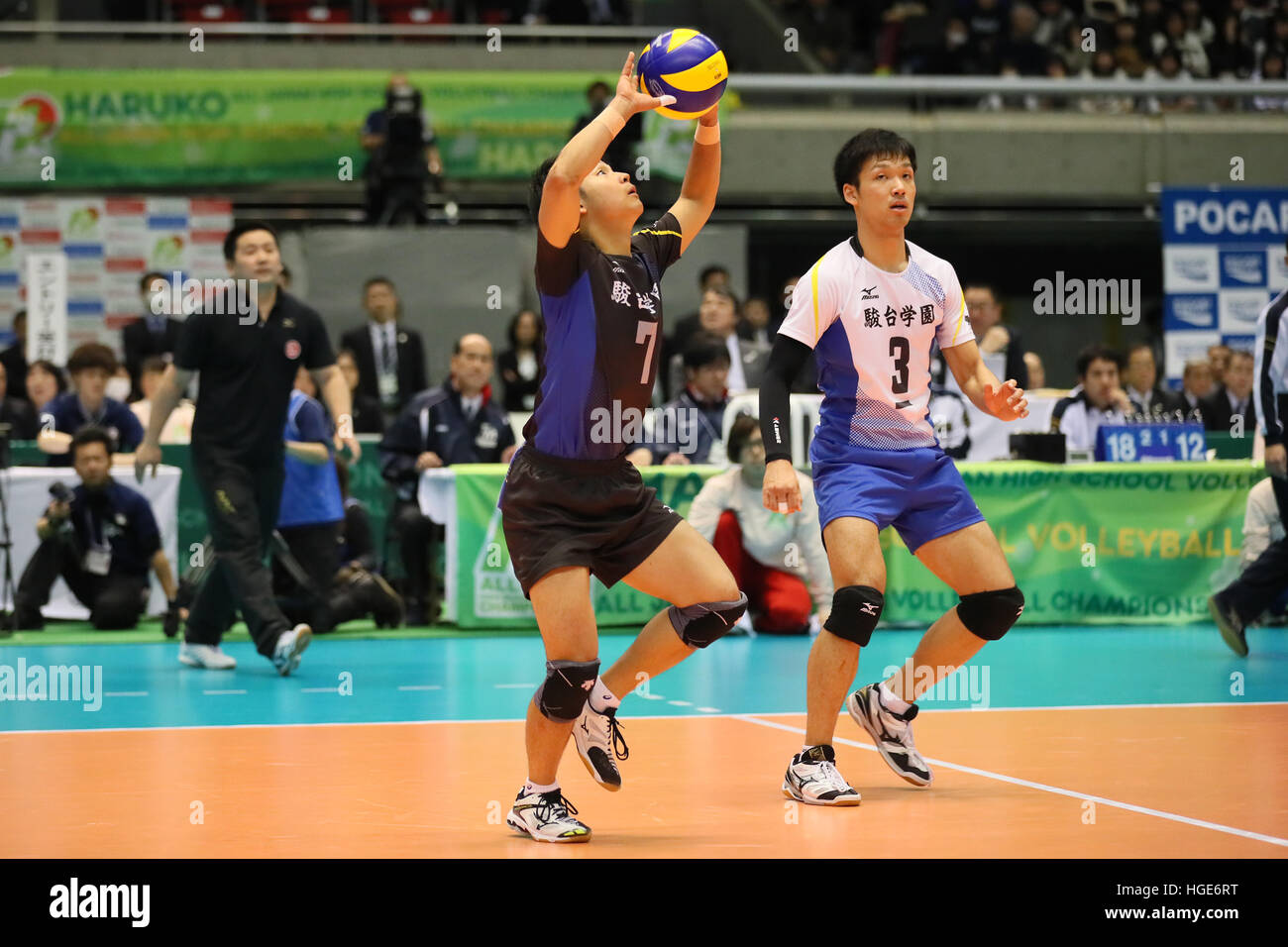 Tokyo Metropolitan Gymnasium, Tokyo, Giappone. 8 Gen, 2017. Hikari Doki (), 8 gennaio 2017 - Pallavolo : sessantanovesima tutto il Giappone High School volley maschile di finale di campionato tra Sundai Gakuen 3-1 Toa Gakuen presso il Tokyo Metropolitan Gymnasium, Tokyo, Giappone. © YUTAKA AFLO/sport/Alamy Live News Foto Stock