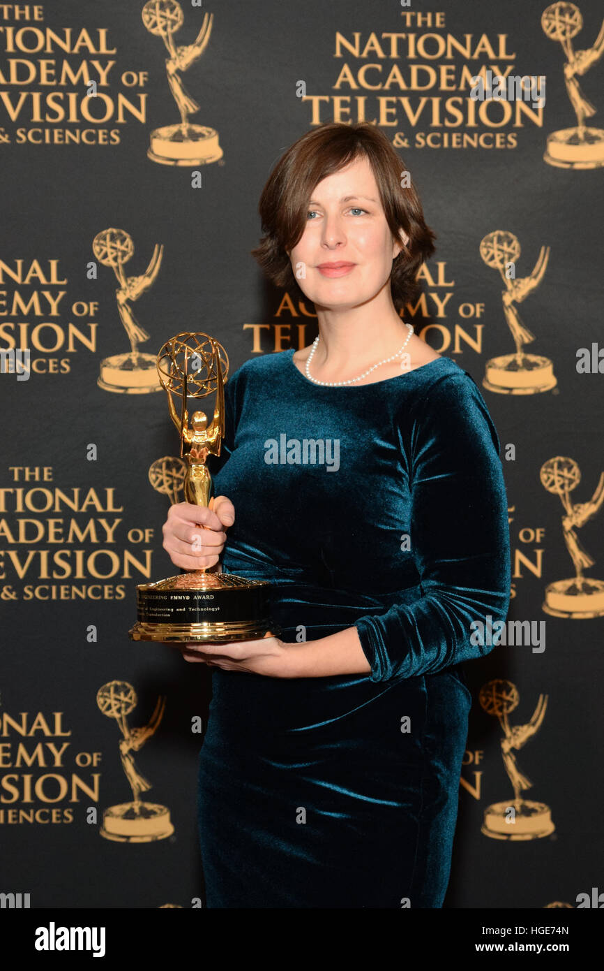 Las Vegas, Nevada, USA. 07Th gen, 2017. Anney Locker di DIET accetta il premio in occasione della sessantottesima Technology & Engineering Emmy il 7 gennaio 2017 all'Bellogio Hotel in Las Vegas NV. © foto di accesso/Alamy Live News Foto Stock