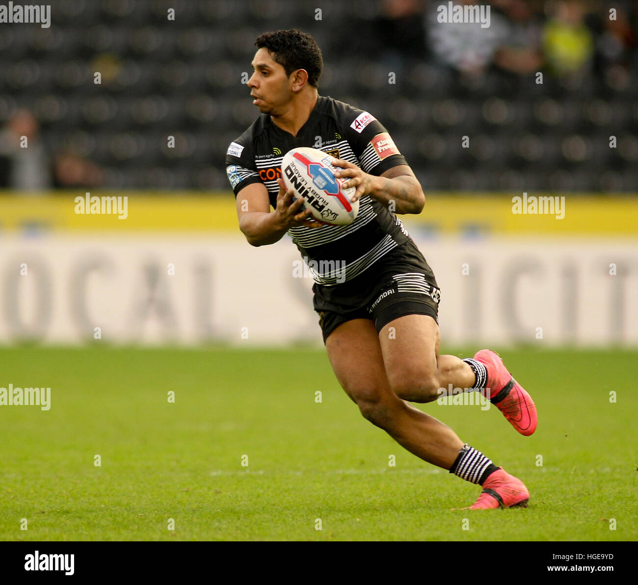KCOM Stadium, Hull, Regno Unito. 8 Gen, 2017. Hull FC v della carena KR Clive Sullivan Trophy Pre- Stagione 2017 Friendly. Albert Kelly di Hull FC in attacco contro Hull KR Picture by © Stephen Gaunt/Touchlinepics.com/Alamy Live News Foto Stock