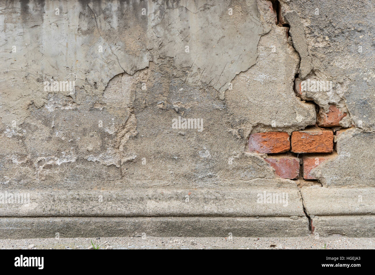 Dettaglio di uno sbriciolamento vecchio muro Foto Stock