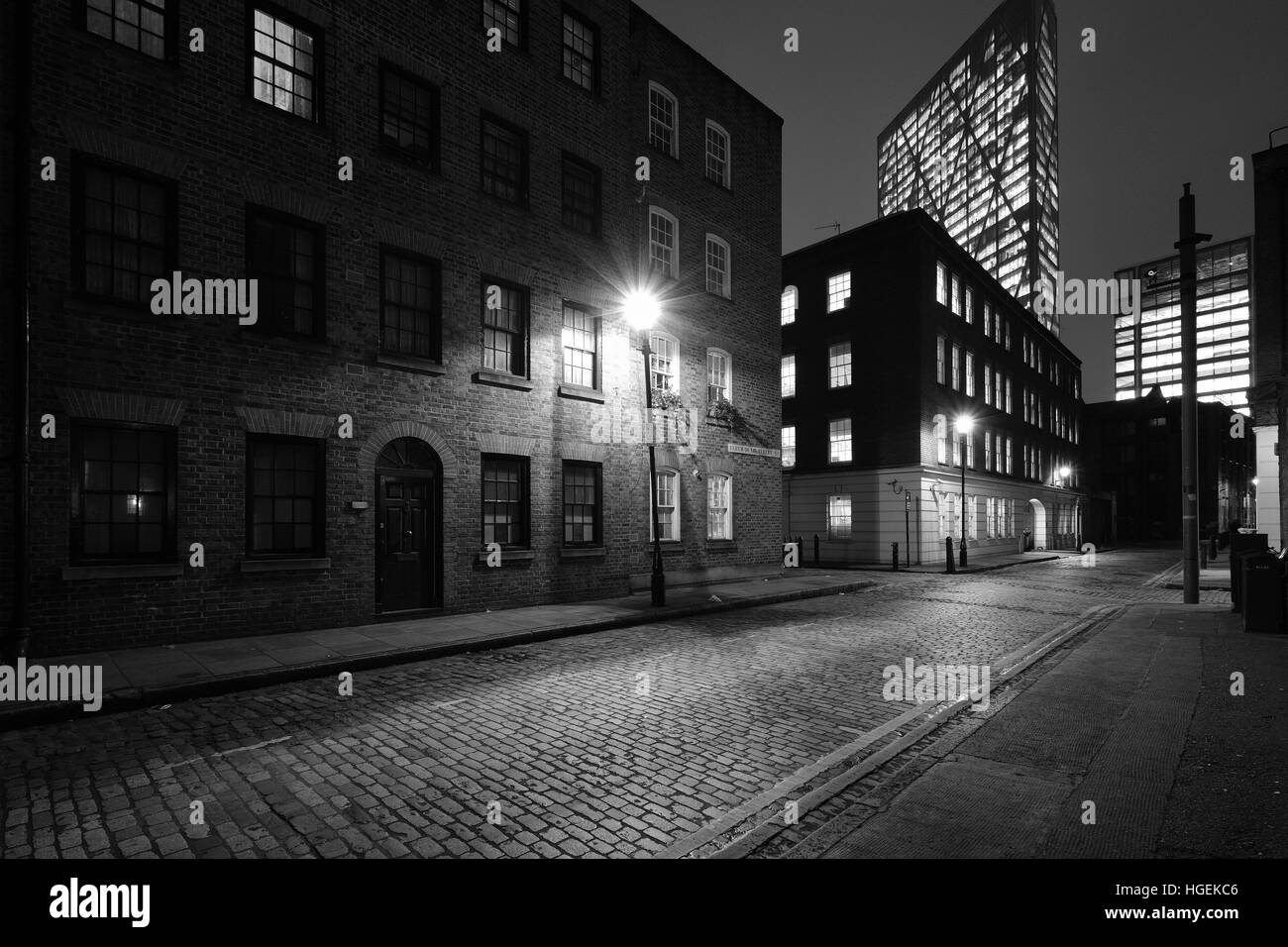 Londra back street di notte Foto Stock