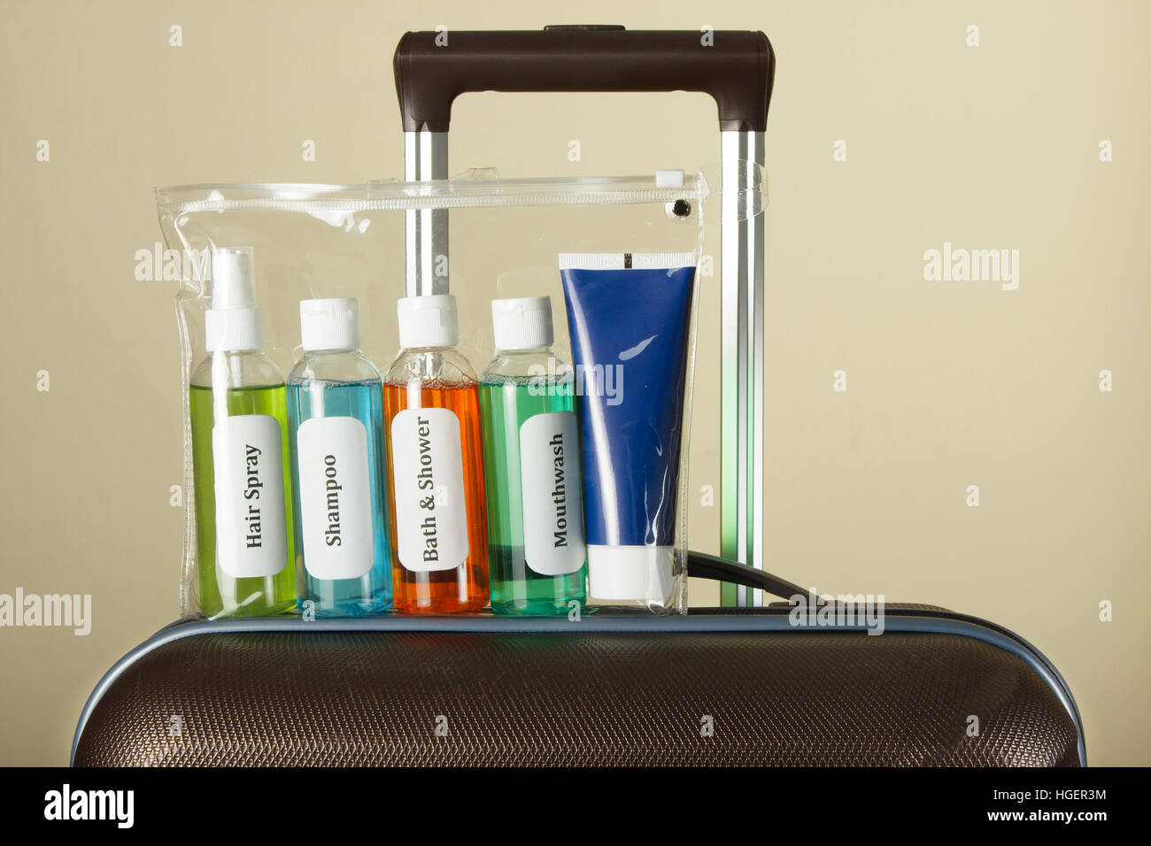 Liquidi cosmetici in bustina. Liquido controllo sicurezza in aeroporto Foto Stock