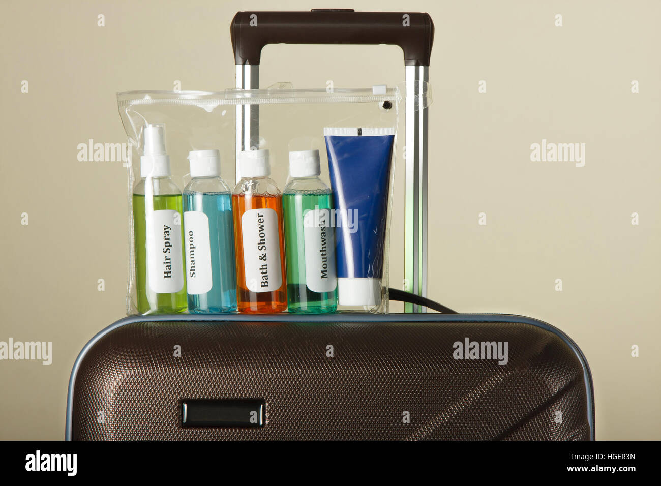 Liquidi cosmetici in bustina. Liquido controllo sicurezza in aeroporto Foto Stock