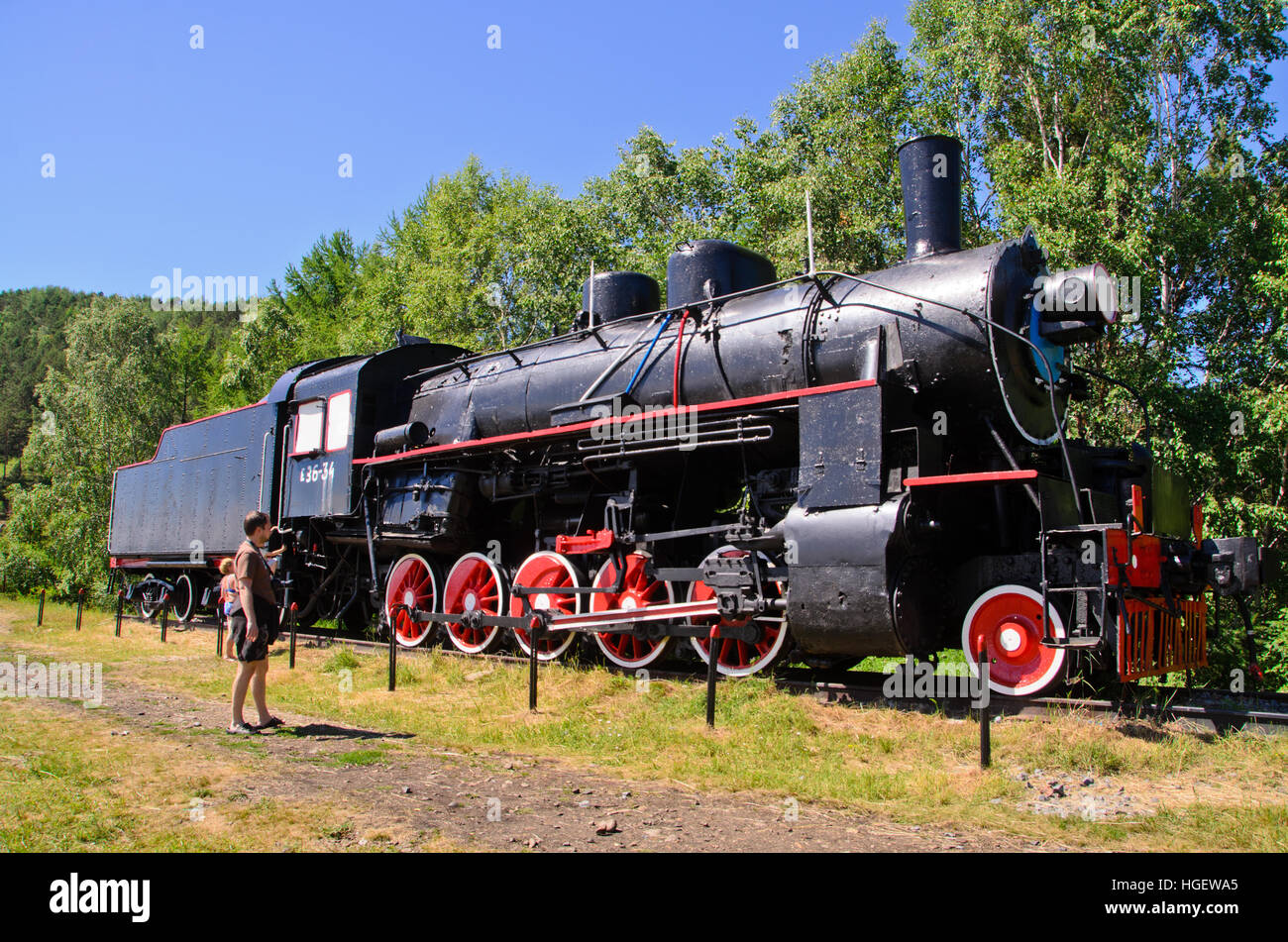 Una locomotiva di vapore esibita a Polovinaya, Lago Baikal Foto Stock