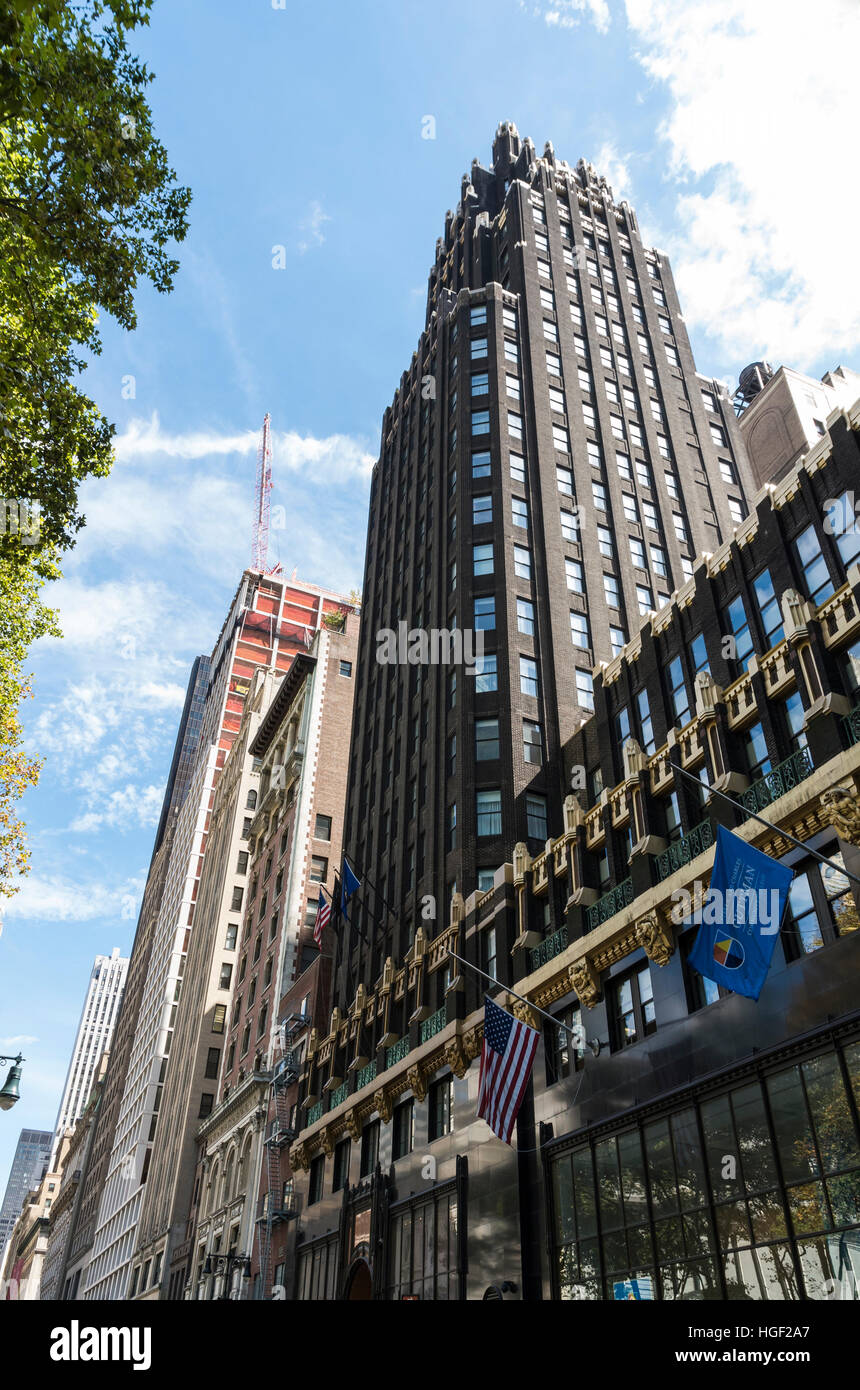 La facciata esterna della peculiare americano edificio del radiatore, il Bryant Park Hotel a New York STATI UNITI D'AMERICA Foto Stock
