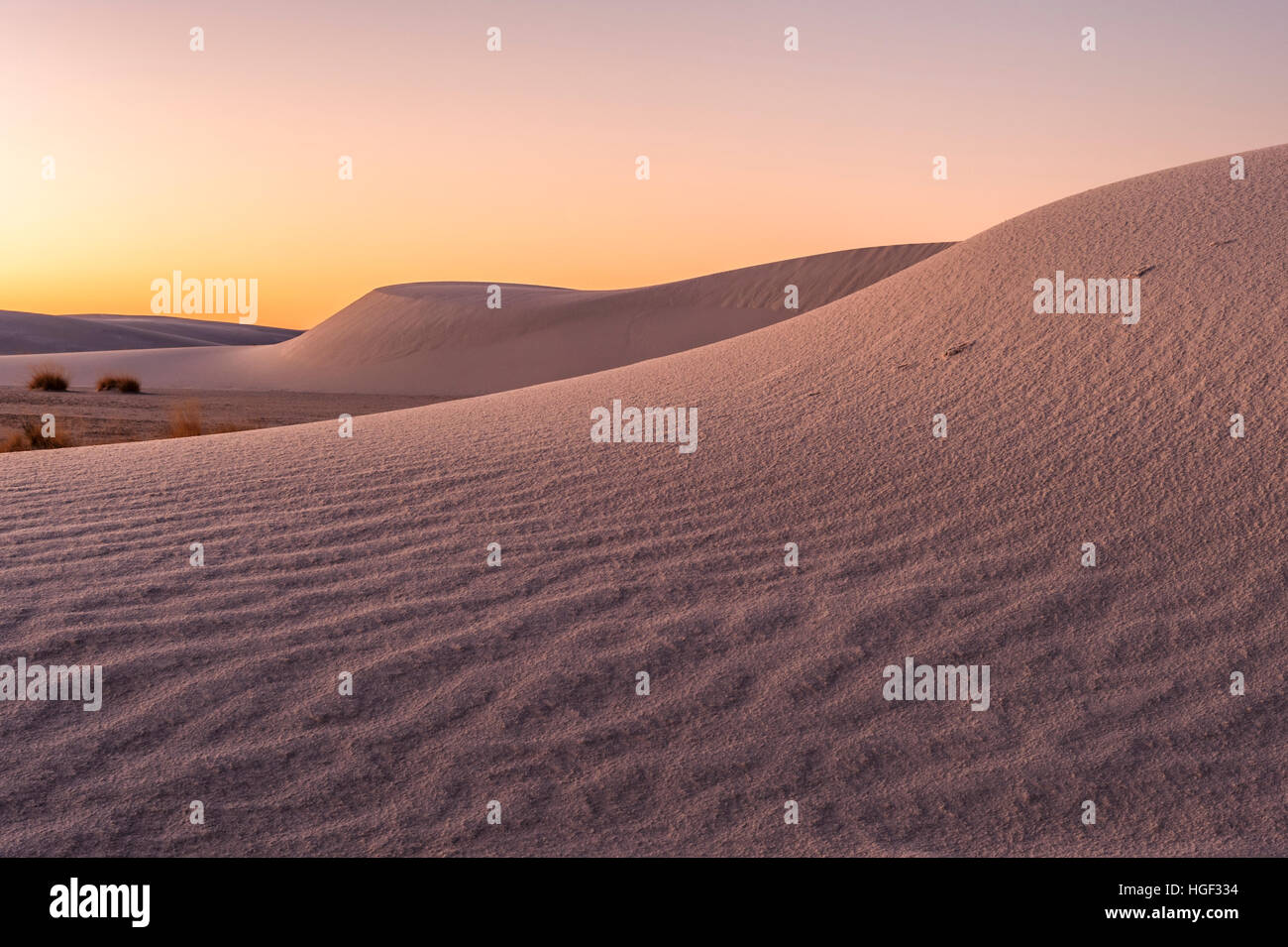 Tipiche formazioni di dune al White Sands National Monument, White Sands National Park, New Mexico, New Mexico, USA. Foto Stock