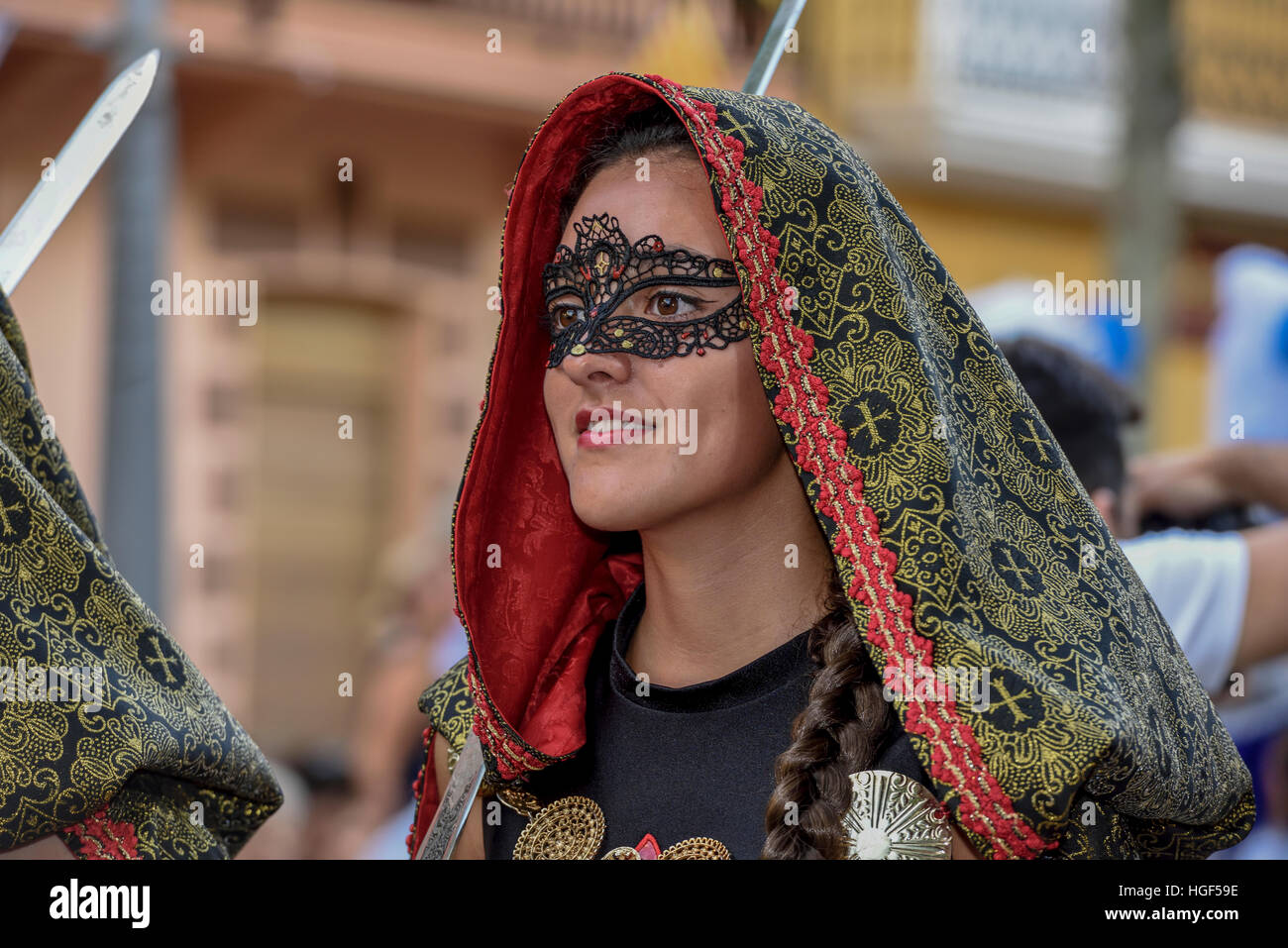 Donna in abiti storici, Mori e Cristiani, parata moros y cristianos, Jijona o Xixona, Provincia di Alicante, Costa Blanca Foto Stock