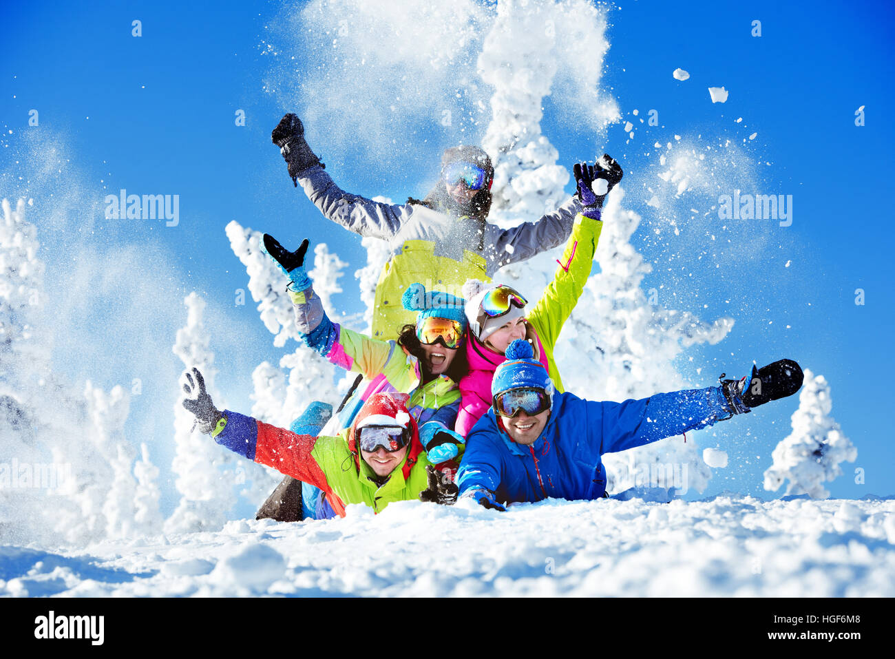Gruppo amici felice ski resort Foto Stock