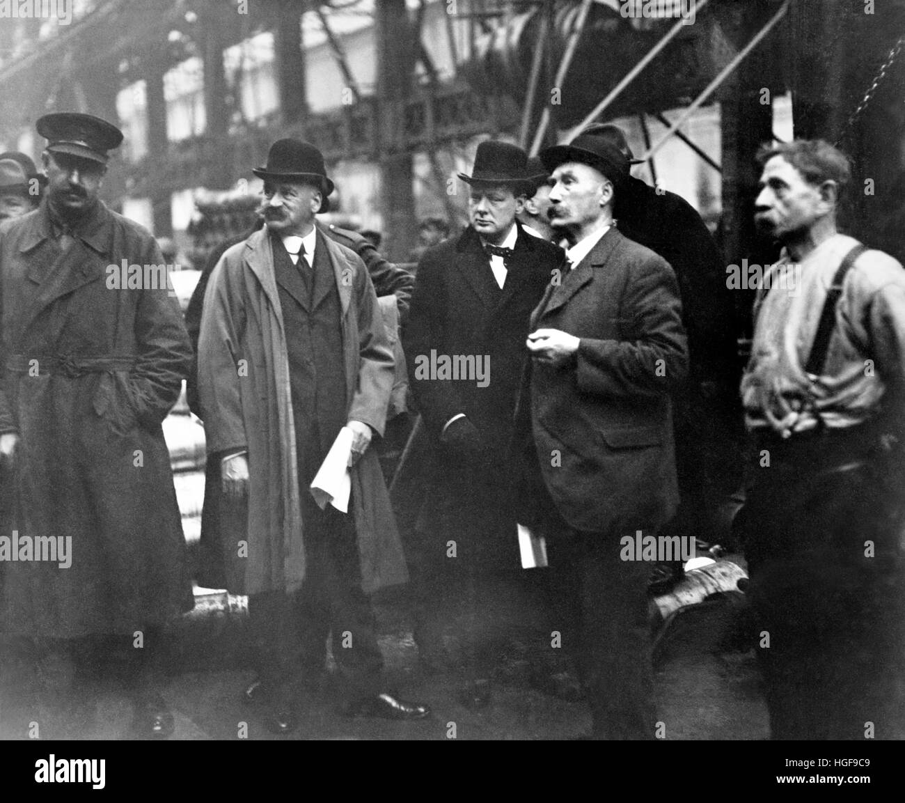Winston Churchill at Beardmore pistola di opere, Glasgow come Ministro di munizioni (1917-1918). 8 ottobre 1918, Foto Stock