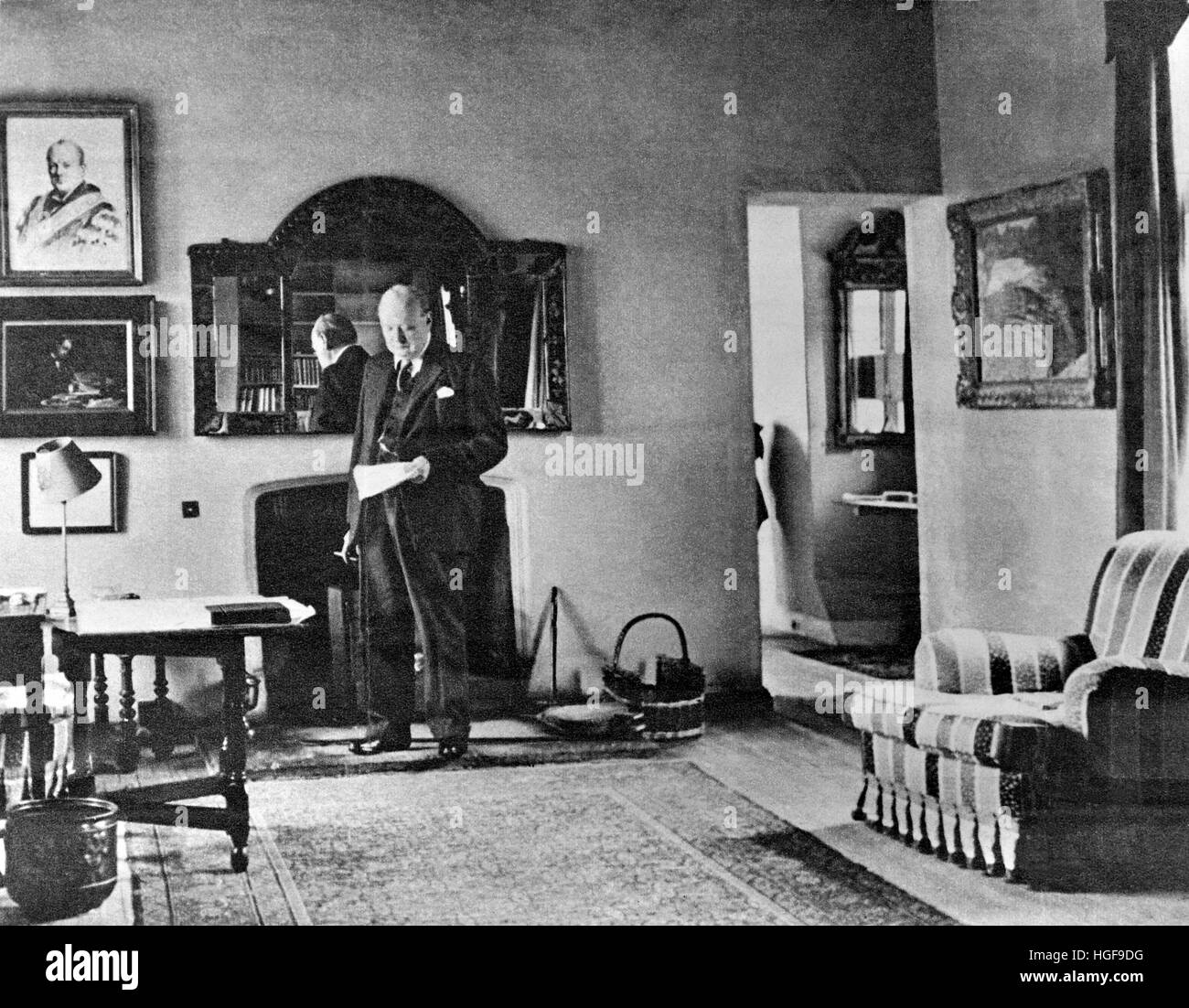 Churchill nel suo studio a Chartwell. 25 febbraio 1939 Foto Stock