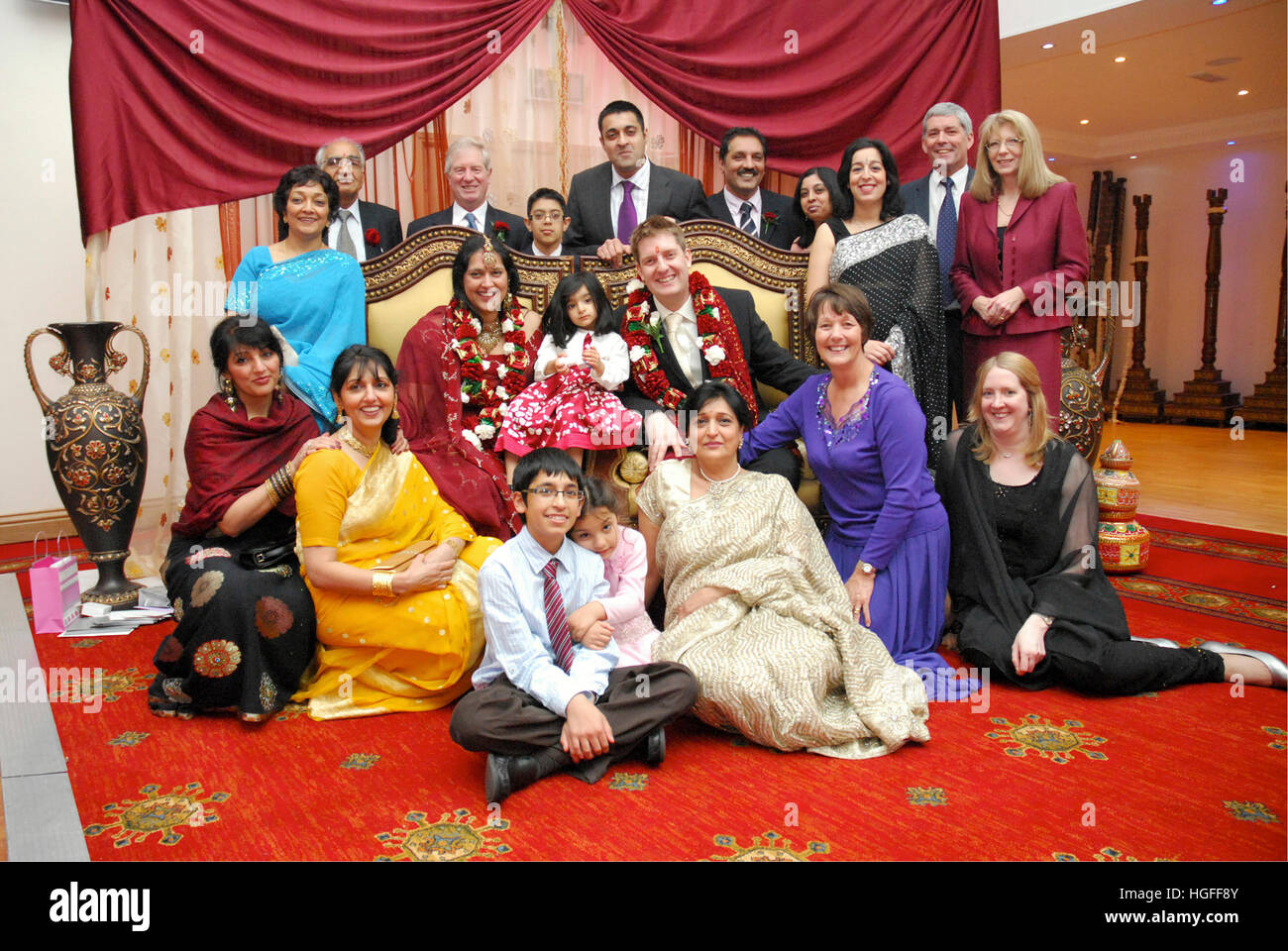 Un indiano britannico interculturale festa di nozze, Reading, Regno Unito Foto Stock