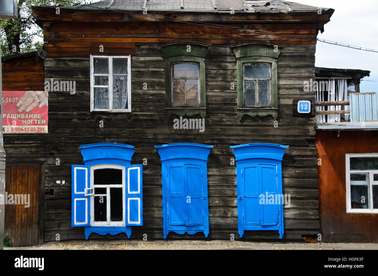 Più di cento anni casa può essere visto a irkutsk Foto Stock