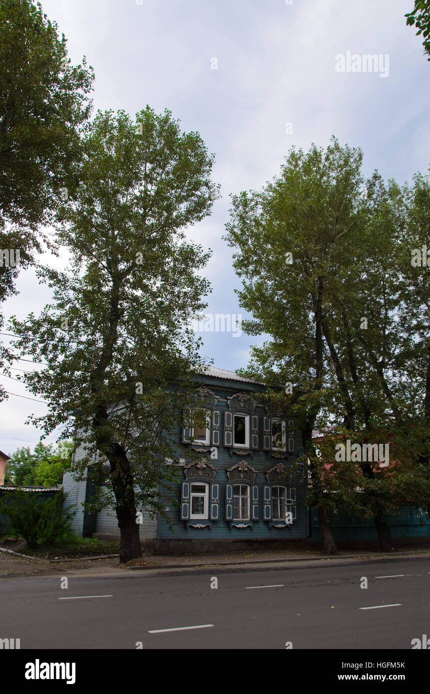 Più di cento anni casa può essere visto a irkutsk Foto Stock Più di cento anni casa può essere visto a irkutsk Foto Stock