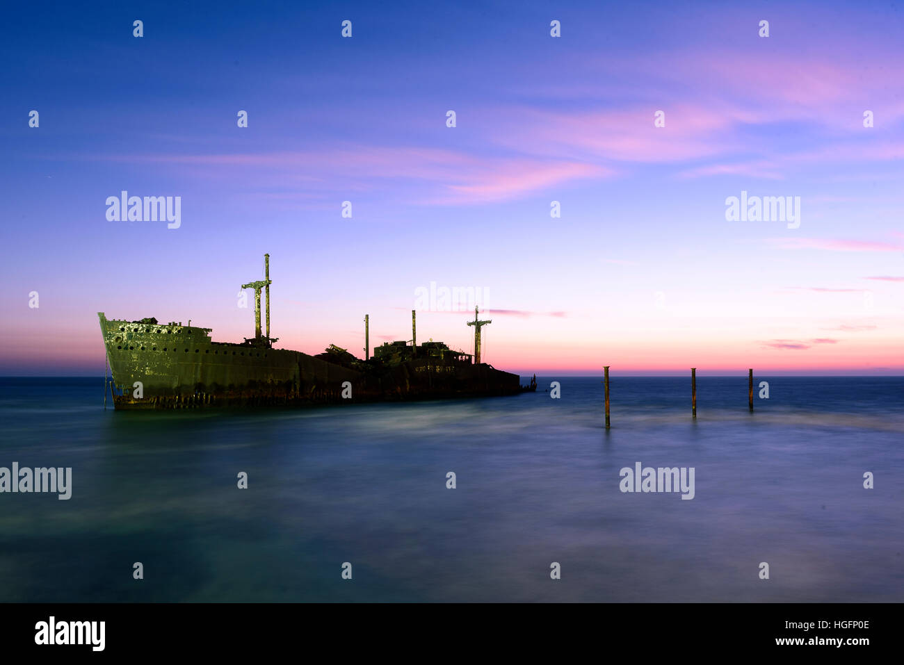 Abbandonato Nave cargo nel Golfo Persico vicino a Kish Island, Iran Foto Stock
