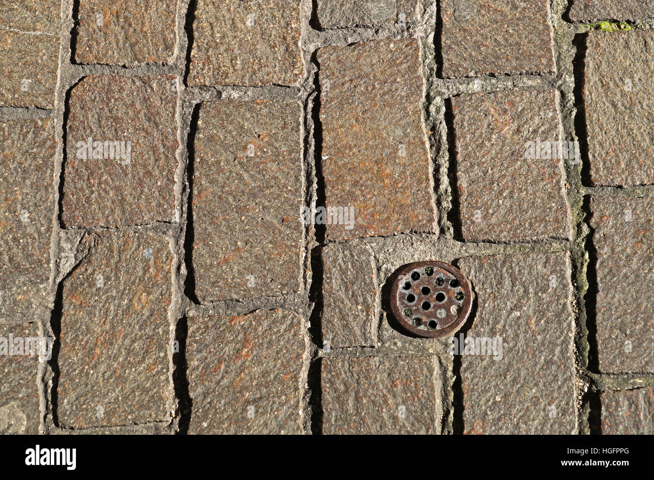 Pavimentazione in pietra con motivi da elementi separati su tutti sullo sfondo Foto Stock