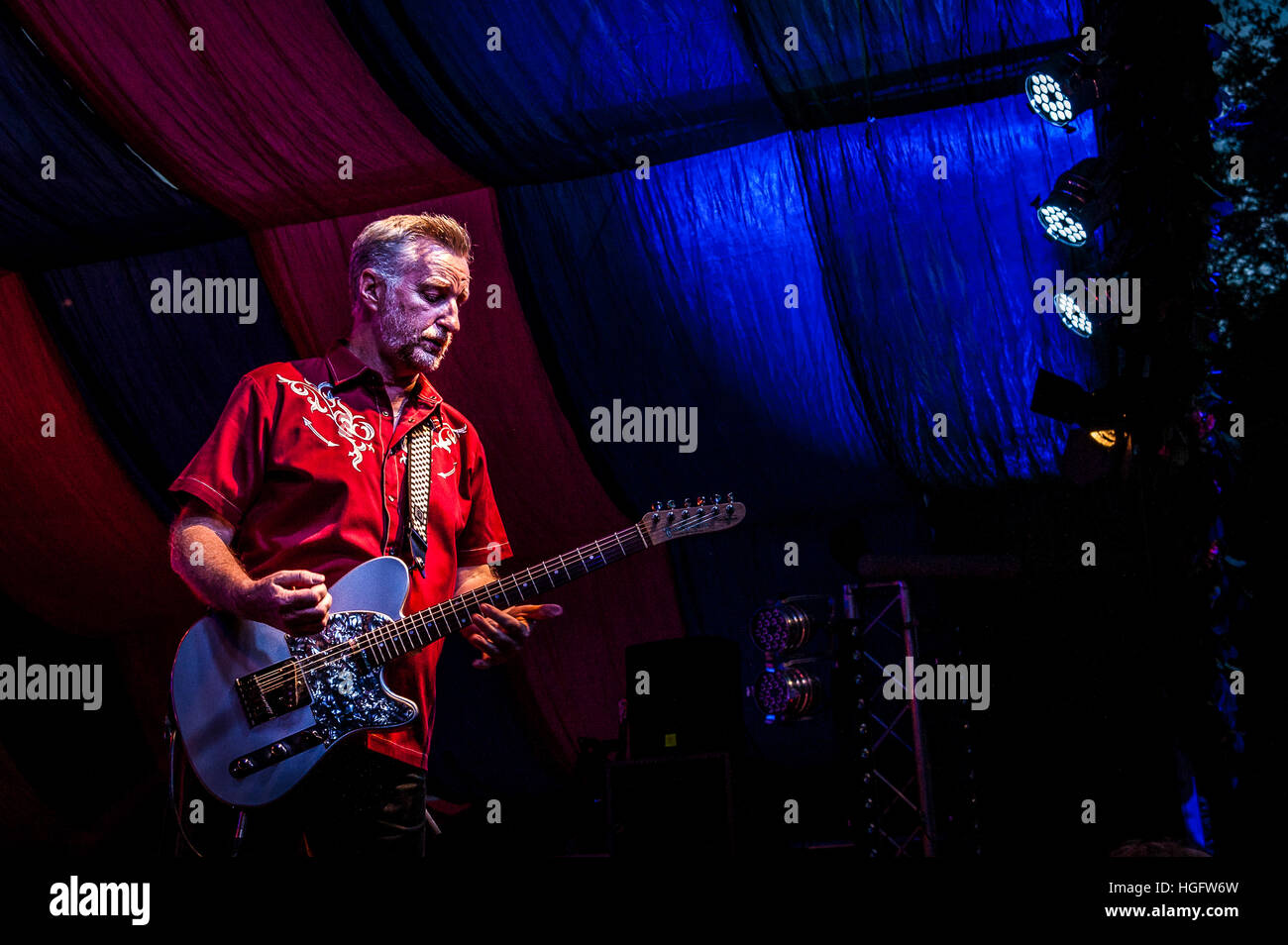 Billy Bragg sul palco di Moseley Folk Festival Foto Stock