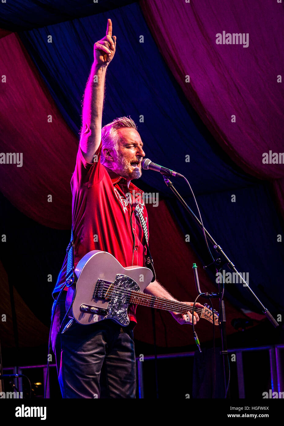 Billy Bragg sul palco di Moseley Folk Festival Foto Stock