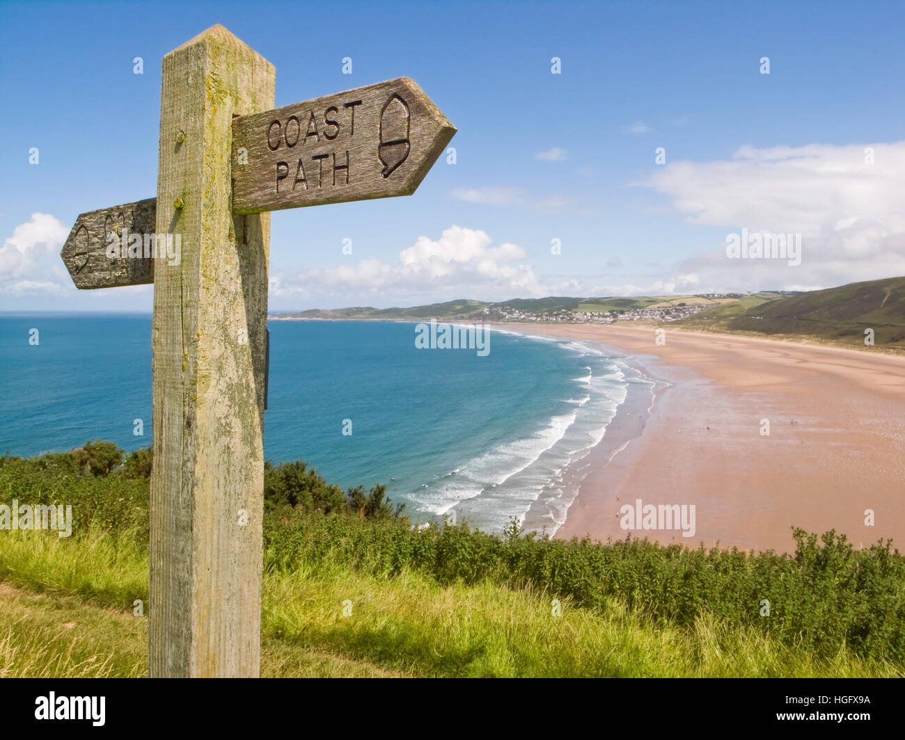 Sentiero costiero con un segno, accanto a Woolacombe Beach nel Devon, in Inghilterra. Foto Stock