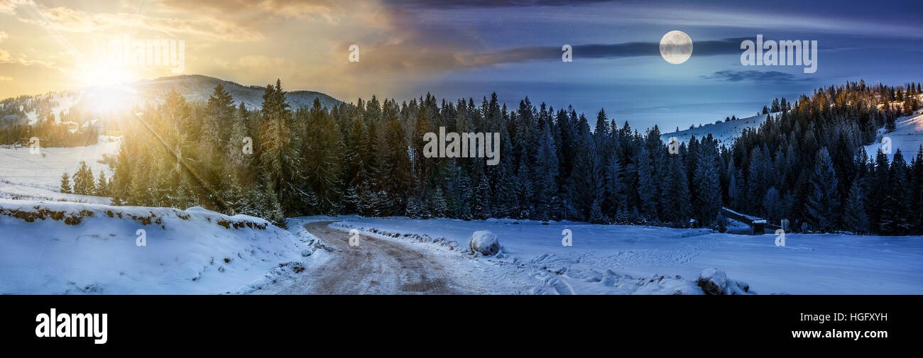 Il giorno e la notte e conept panoramica del paesaggio di montagna in inverno. tortuosa strada che conduce nel bosco di abete rosso su un prato nevoso con Sun e foo Foto Stock