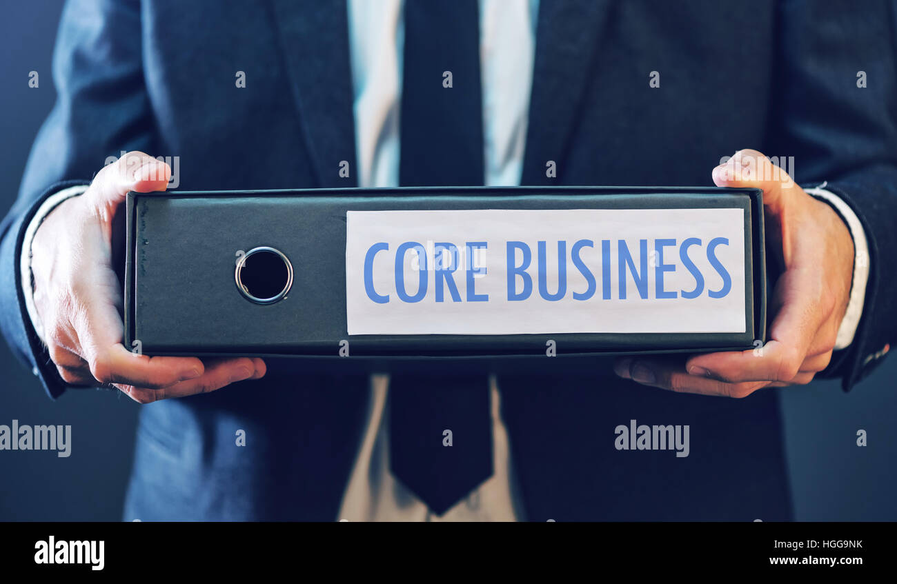 Core business con imprenditore e documento ring binder, area primaria o attività che la società si concentra su nelle sue operazioni. Foto Stock