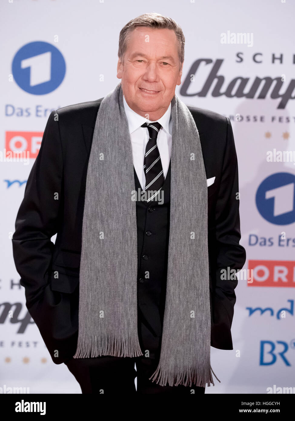 Il cantante Roland Kaiser durante lo spettacolo TV " Hit Champions - la gran parte dei migliori" presso il velodromo di Berlino, Germania, 7 gennaio 2017. Foto: Andreas Lander/dpa Foto Stock