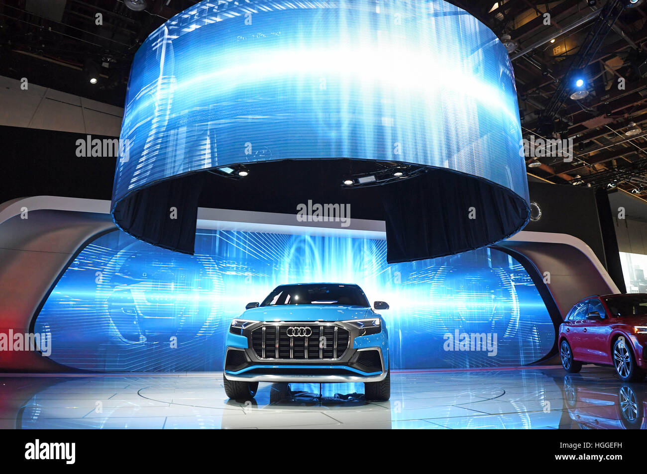 Detroit, noi. Il 9 gennaio, 2017. La Audi Q8 concetto viene presentato durante la prima giornata della stampa al North American International Auto Show (NAIAS) a Detroit, US, 9 gennaio 2017. La fiera si apre le sue porte il 9 gennaio per la stampa e i concessionari di automobili, il pubblico può visitare la fiera tra il 14 e il 22 gennaio 2017. Foto: Uli Deck/dpa/Alamy Live News Foto Stock