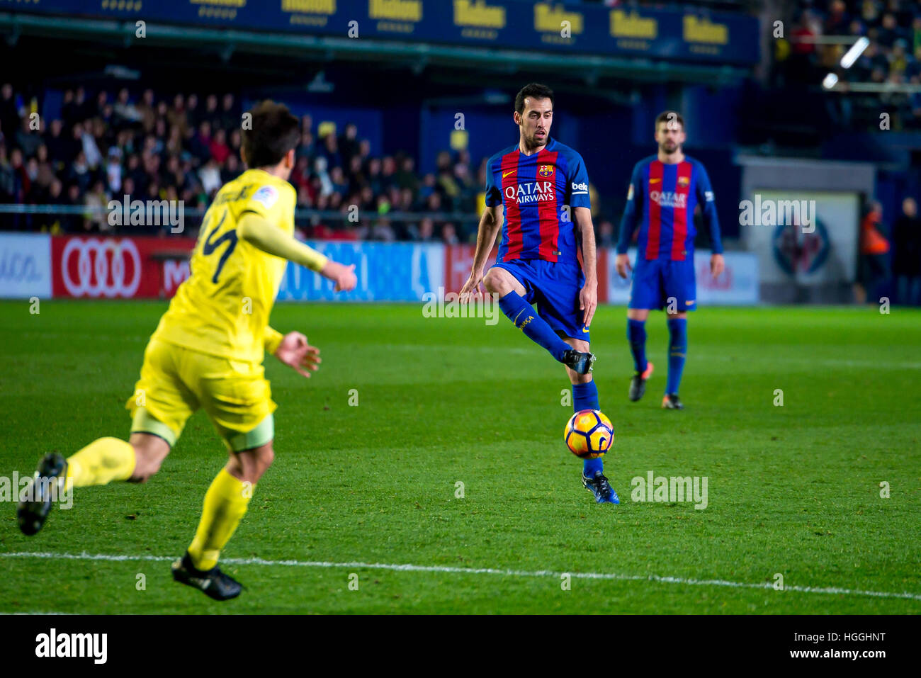 VILLARREAL, Spagna - JAN 8: Sergio Busquets svolge presso la Liga match tra Villarreal CF e FC Barcellona a El Madrigal stadio su Gennaio 8, 2017 in Villarreal, Spagna. © Christian Bertrand/Alamy Live News Foto Stock