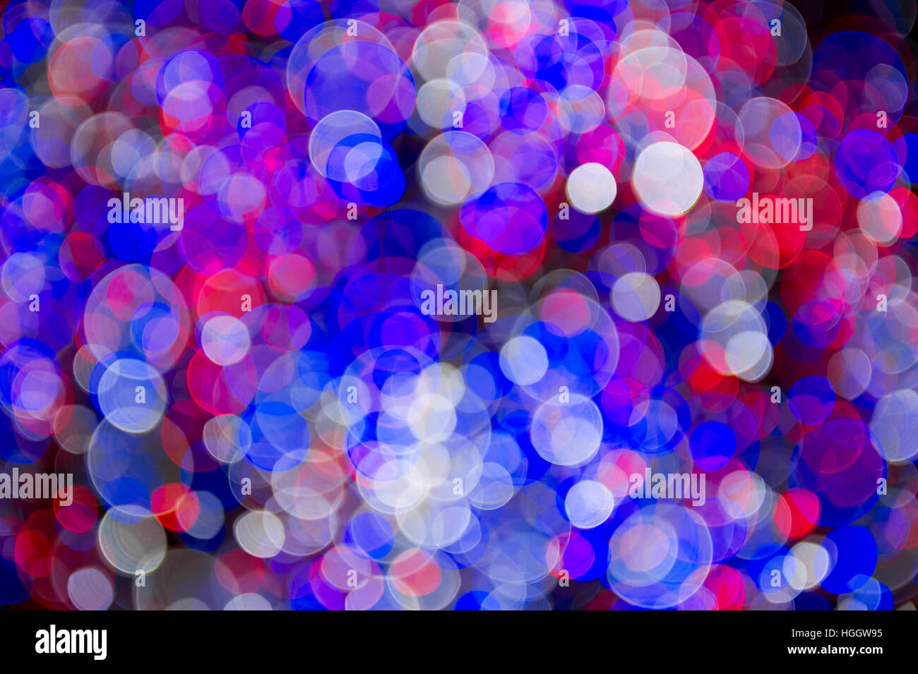 Sfondo astratto di coloratissimi bokeh bolle di luce in rosso patriottica, bianco e blu Foto Stock