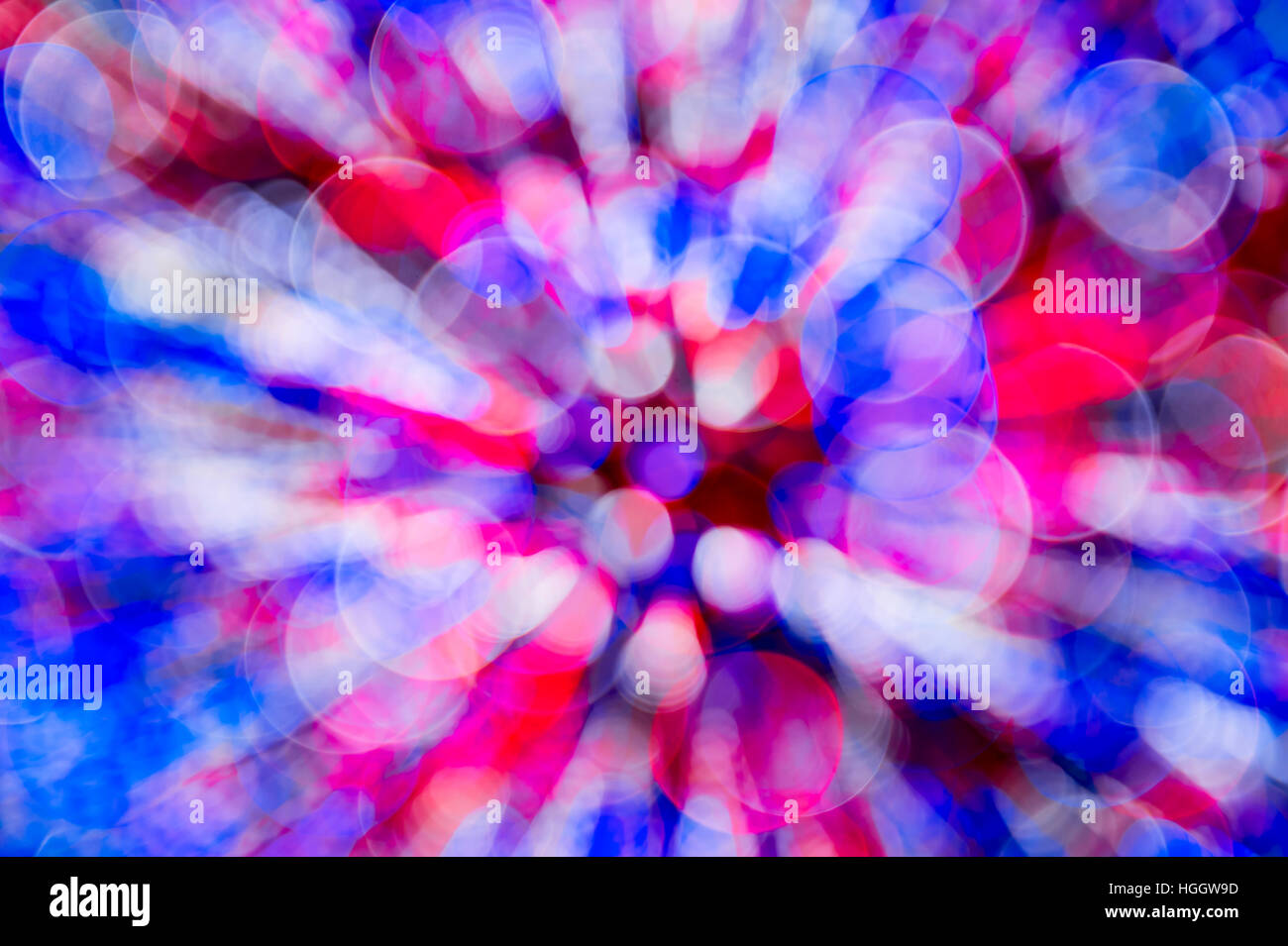 Sfondo astratto di coloratissimi bokeh bolle di luce in rosso patriottica, bianco e blu Foto Stock
