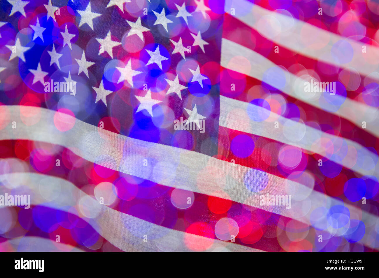 Bandiera americana con abstract bokeh bolle di luce in rosso patriottica, bianco e blu Foto Stock