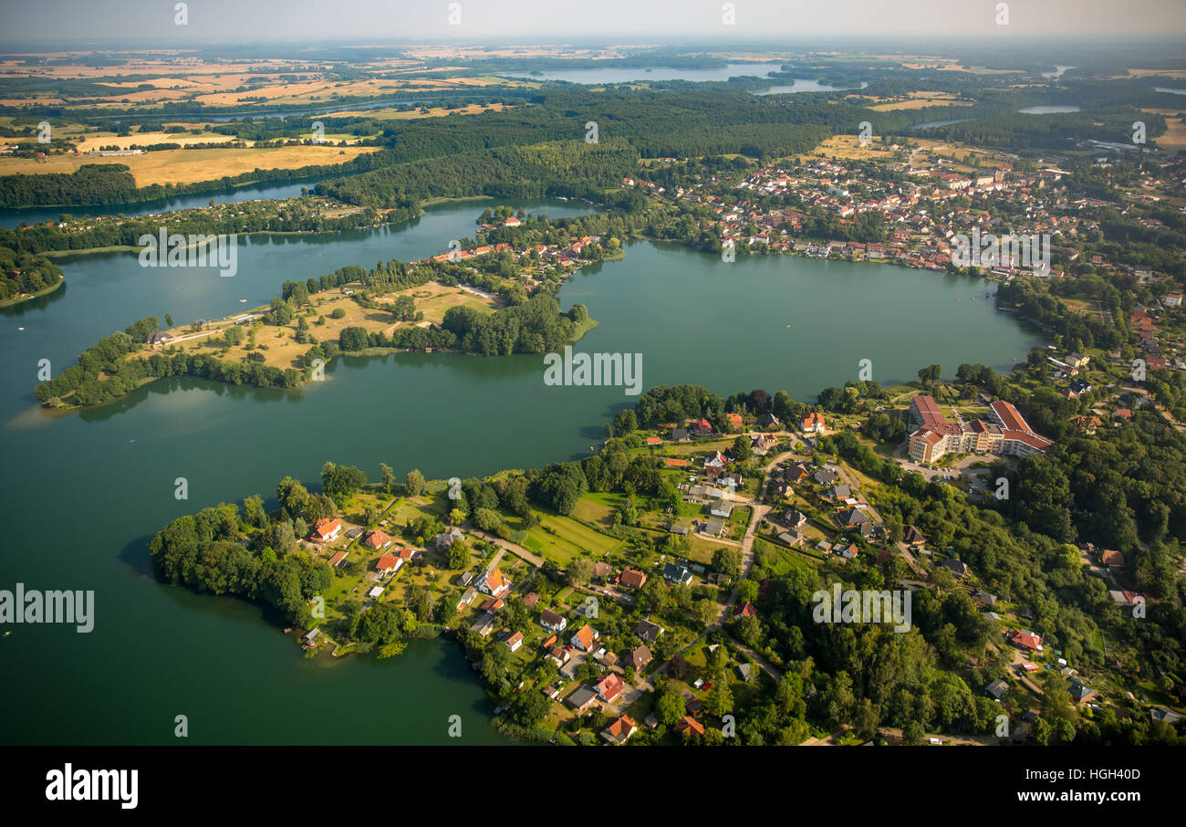 Il lago di Feldberger Haussee con Feldberg, Feldberger Seenlandschaft, Meclemburgo Lake District, Meclemburgo-Pomerania Occidentale Foto Stock