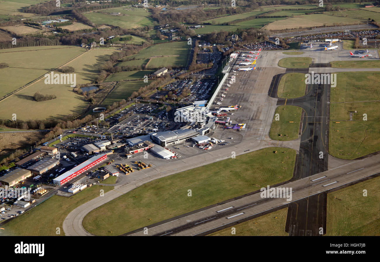 Vista aerea di LBA Leeds Bradford Airport, Yeadon, West Yorkshire, Regno Unito Foto Stock