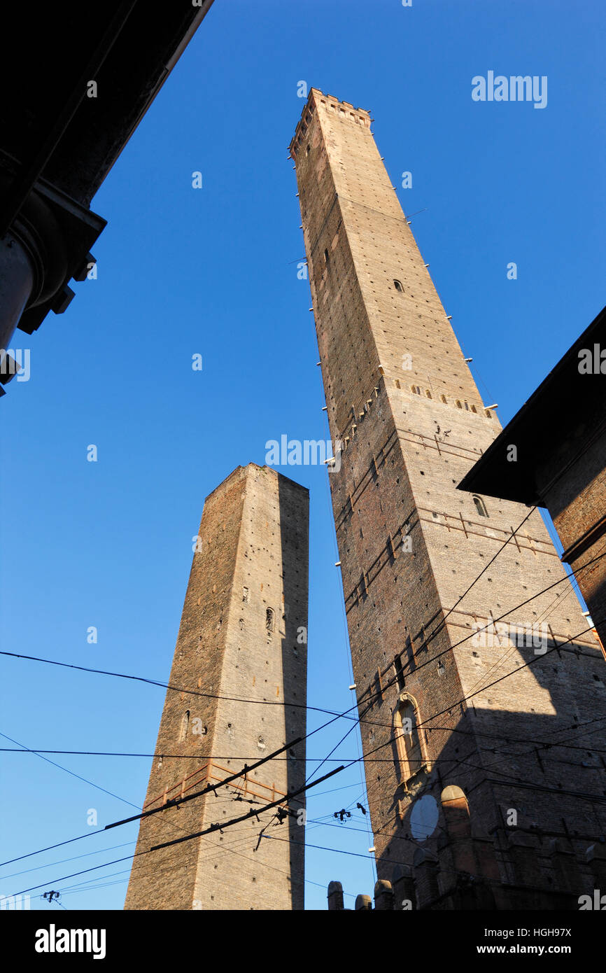 Bologna, Asinelli e Garisenda Towers Foto Stock