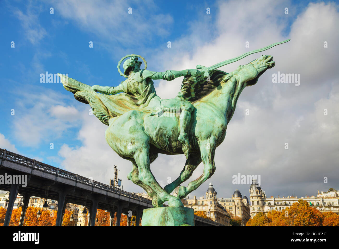 Statua La France renaissante a Bir-Hakeim bridge a Parigi, Francia Foto Stock