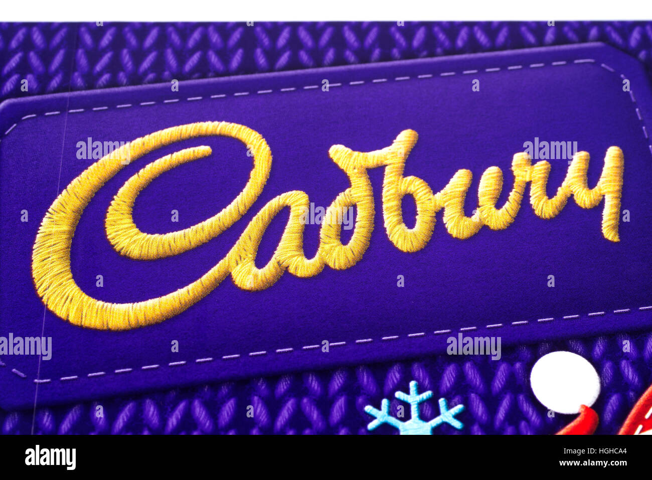 LONDON, Regno Unito - 4 gennaio 2017: una inquadratura ravvicinata della Cadbury logo su uno dei loro prodotti dolciari, il 4 gennaio 2017. Foto Stock