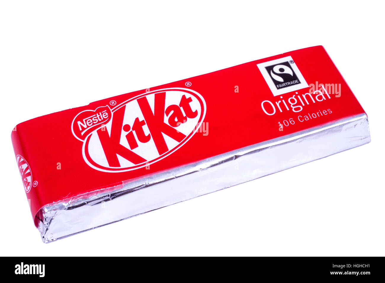 LONDON, Regno Unito - 4 gennaio 2017: Un integro Kit Kat barra di cioccolato fabbricato da Nestlé, raffigurato su un semplice sfondo bianco. Foto Stock