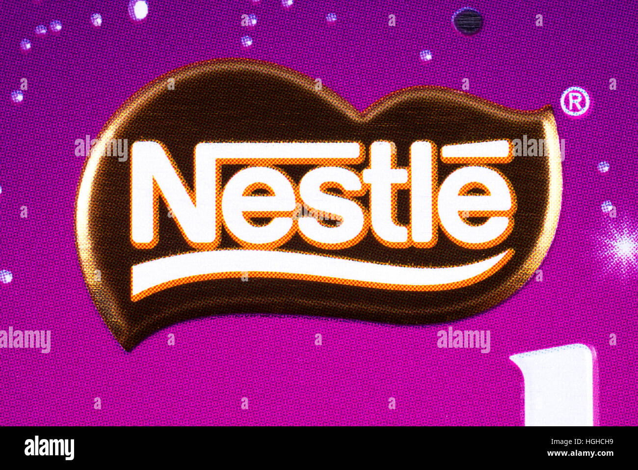 LONDON, Regno Unito - 4 gennaio 2017: un close-up di Nestlé logo su uno dei loro prodotti dolciari. Foto Stock