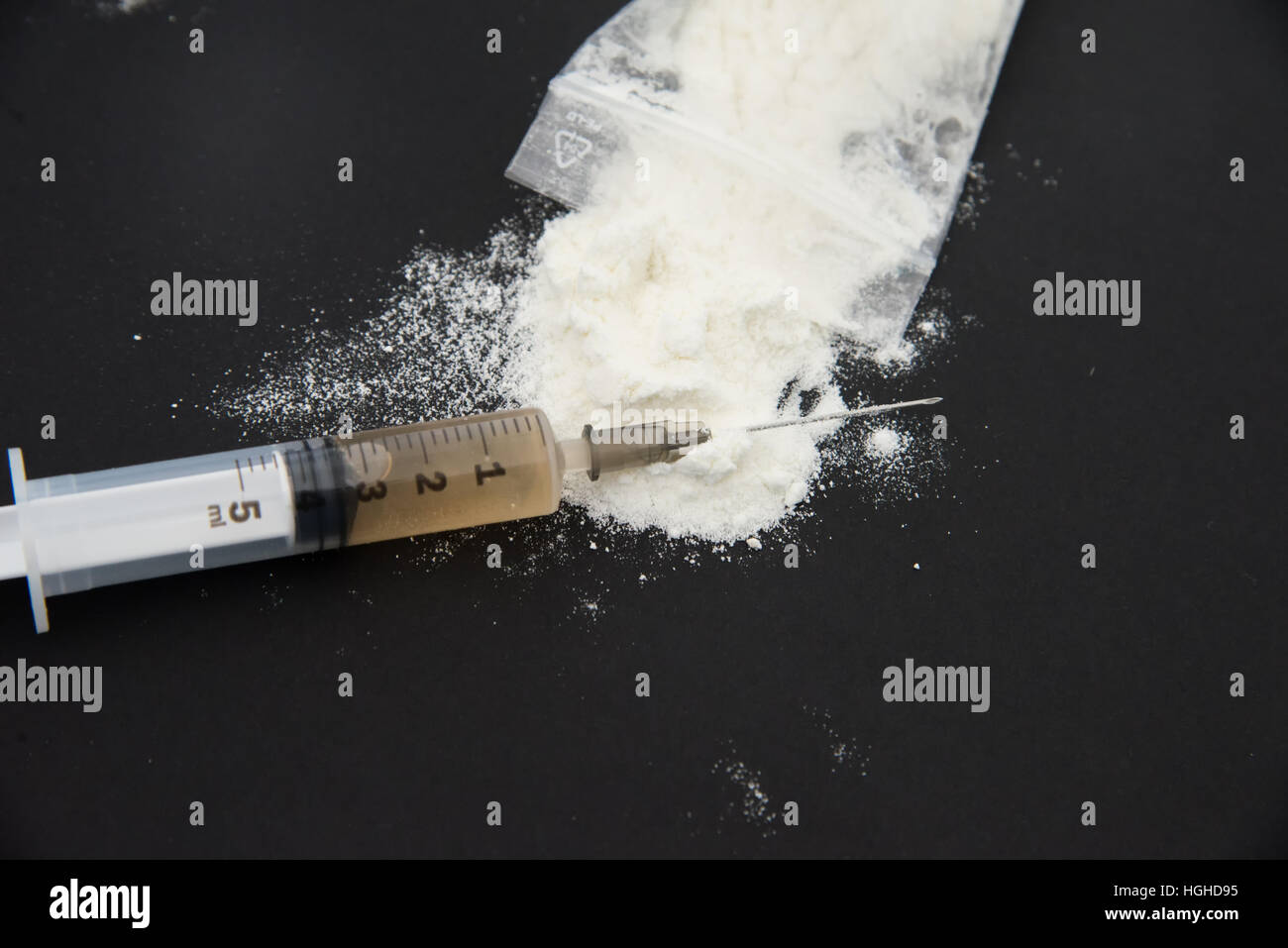 Droga illegale con siringa Foto Stock