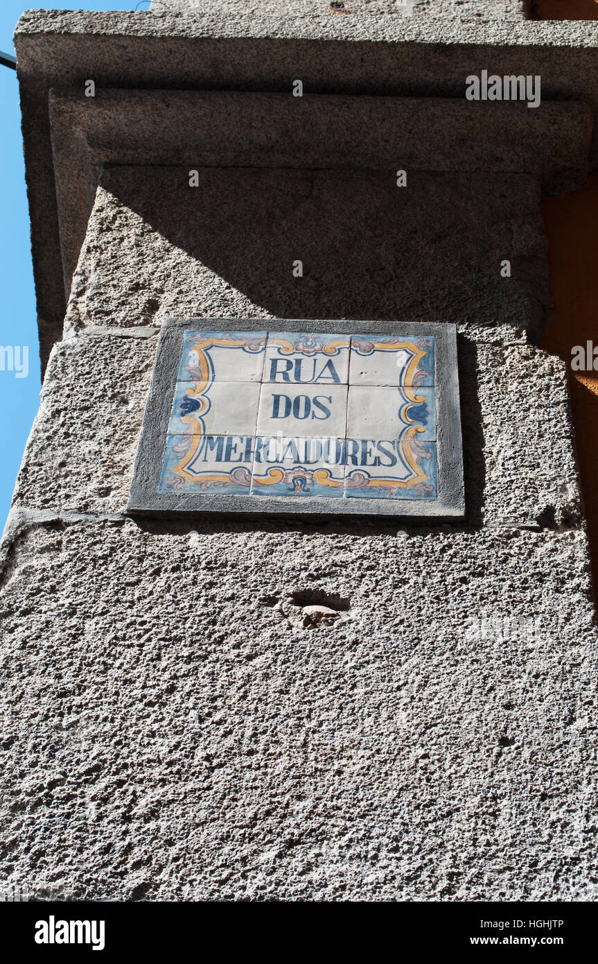 Porto, Portogallo: il segno di ceramica di Rua dos Mercadores, mercanti Street, una strada nella città vecchia ed il cui nome deriva dal borgo medievale di mercanti Foto Stock