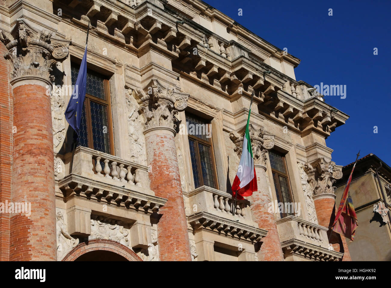Il municipio in un vecchio palazzo nella città italiana di Vicenza Foto Stock