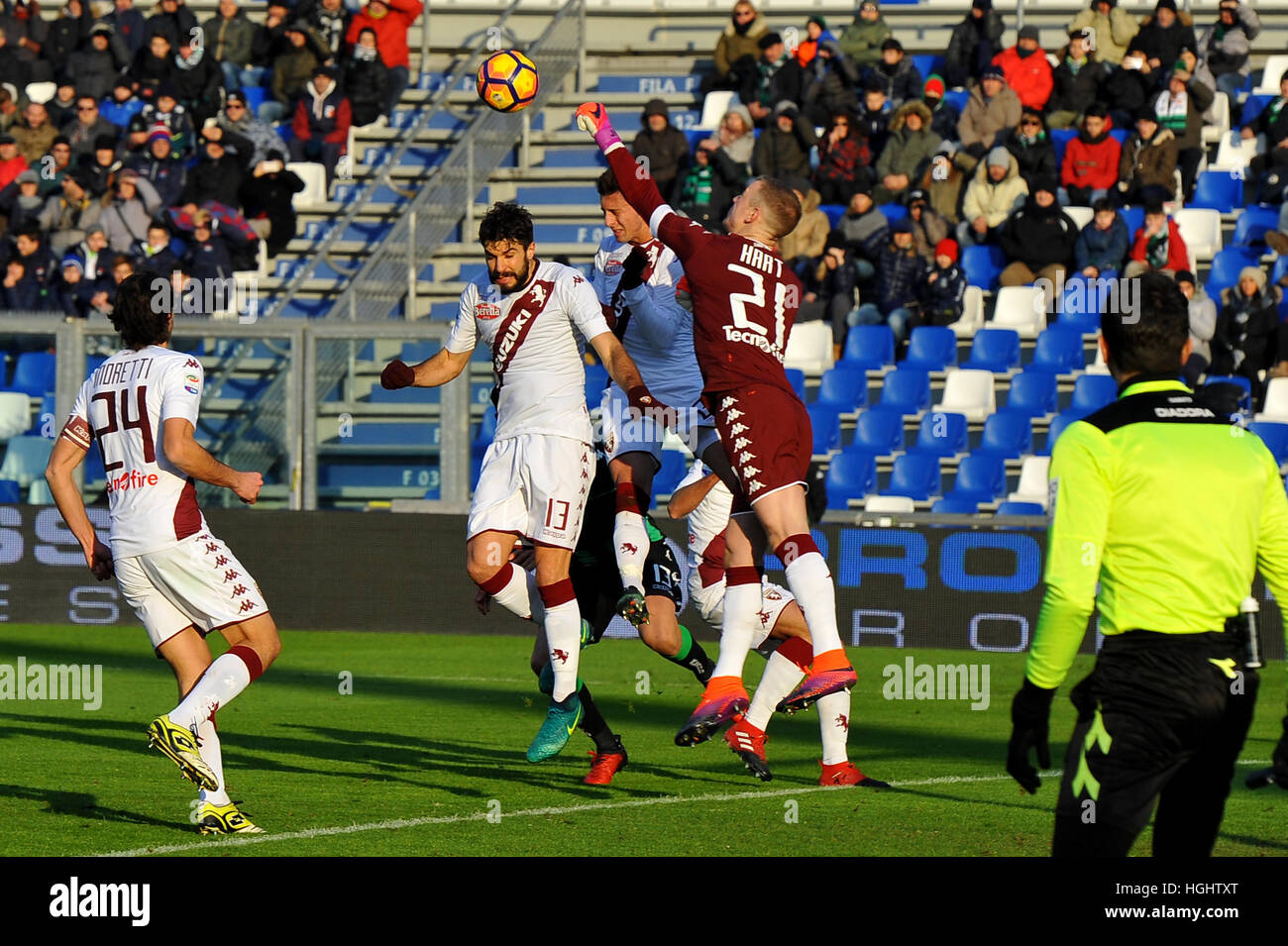 Reggio Emilia, Italia. 8 Gen, 2017. Stati Uniti Sassuolo Calcio vs Football Club Torino serie A del campionato di calcio 2016 2017 U.S. Sassuolo Calcio vs Football Club Torino Reggio Emilia Mapei Stadium.U.S.Sassuolo e Torino F.C. terminato il gioco con un punteggio di 0 a 0. Nel pic: Charles Joseph John Hart, F.C. Torino è il portiere e la squadra nazionale di Inghilterra, durante la serie di una partita di calcio tra noi Sassuolo Calcio E F.C. Torino a Mapei Stadium di Reggio Emilia ph Massimo Morelli © Massimo Morelli/Pacific Press/Alamy Live News Foto Stock