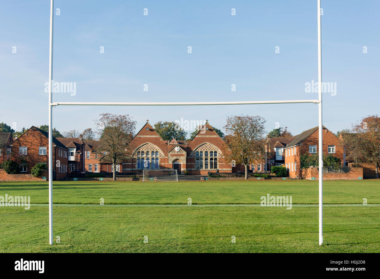 Edifici scolastici da campo da rugby, Gordon's School, West End, Surrey, England, Regno Unito Foto Stock
