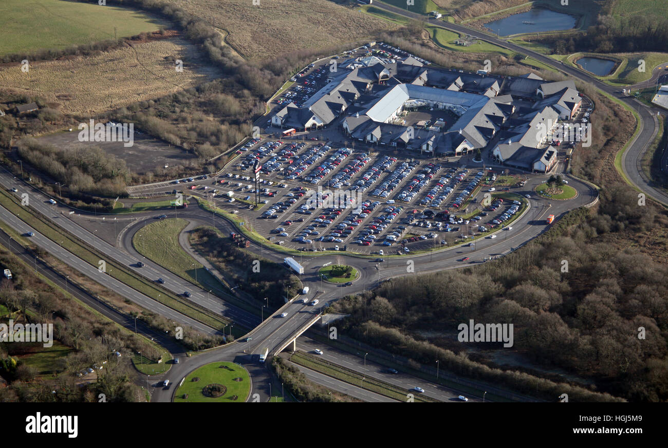 Vista aerea della East Midlands Designer Outlet vicino a Nottingham, Regno Unito Foto Stock