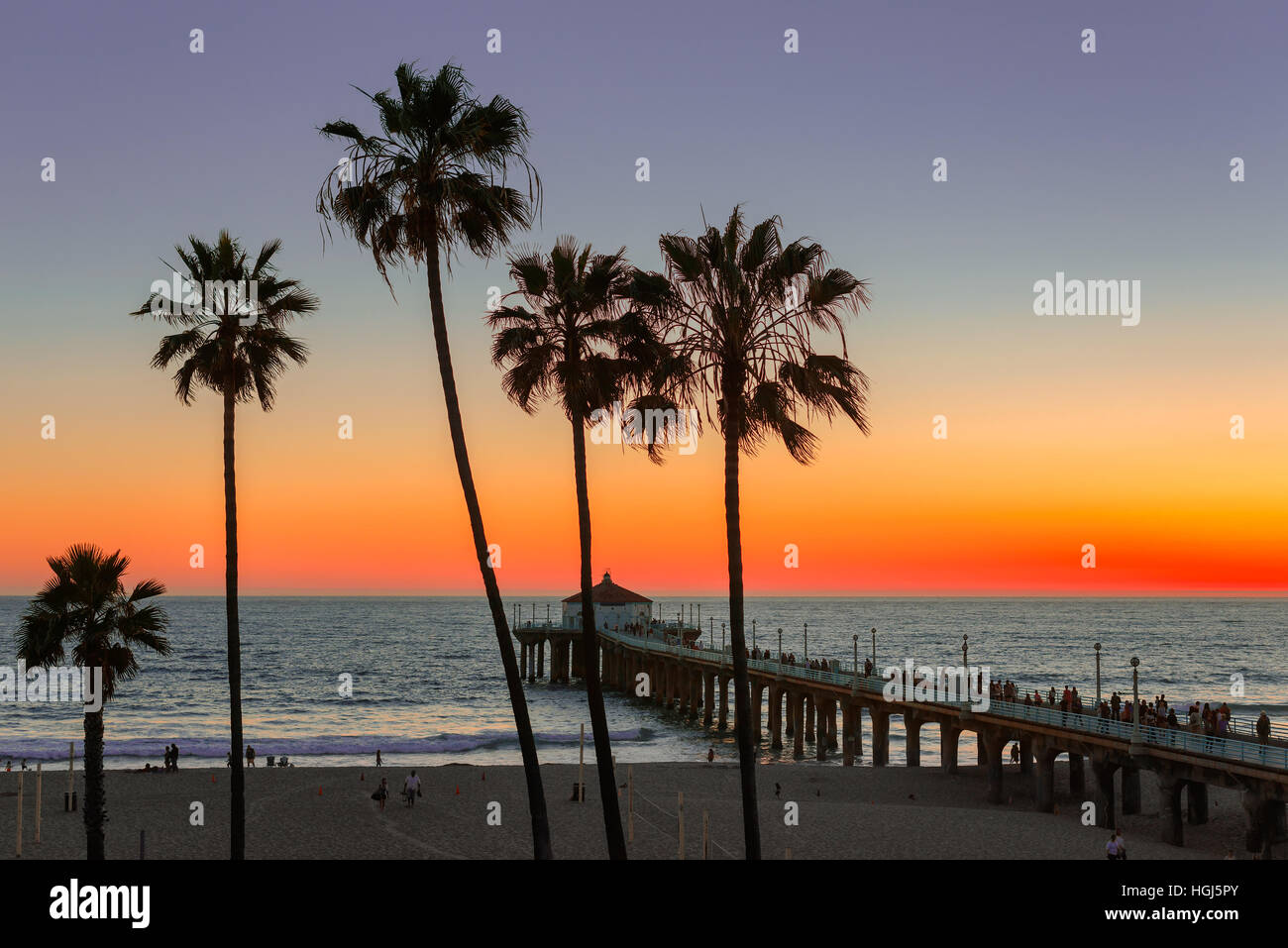 Spiaggia palme silhouette al tramonto. Foto Stock