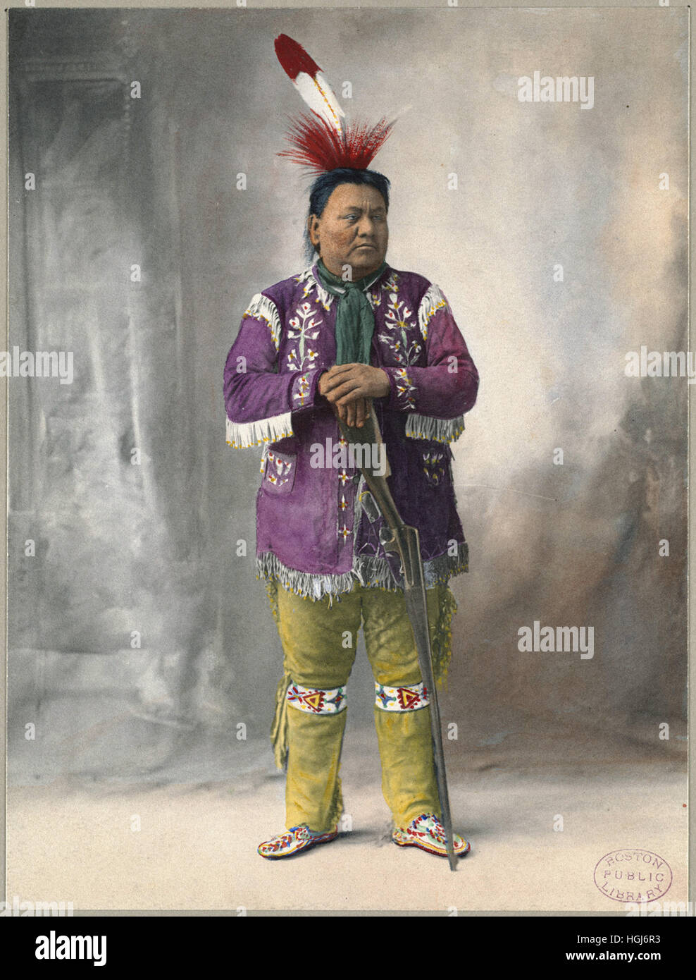 Nativo americana con un fucile - 1898 Congresso indiano - Photo : Frank A. Rinehart Foto Stock