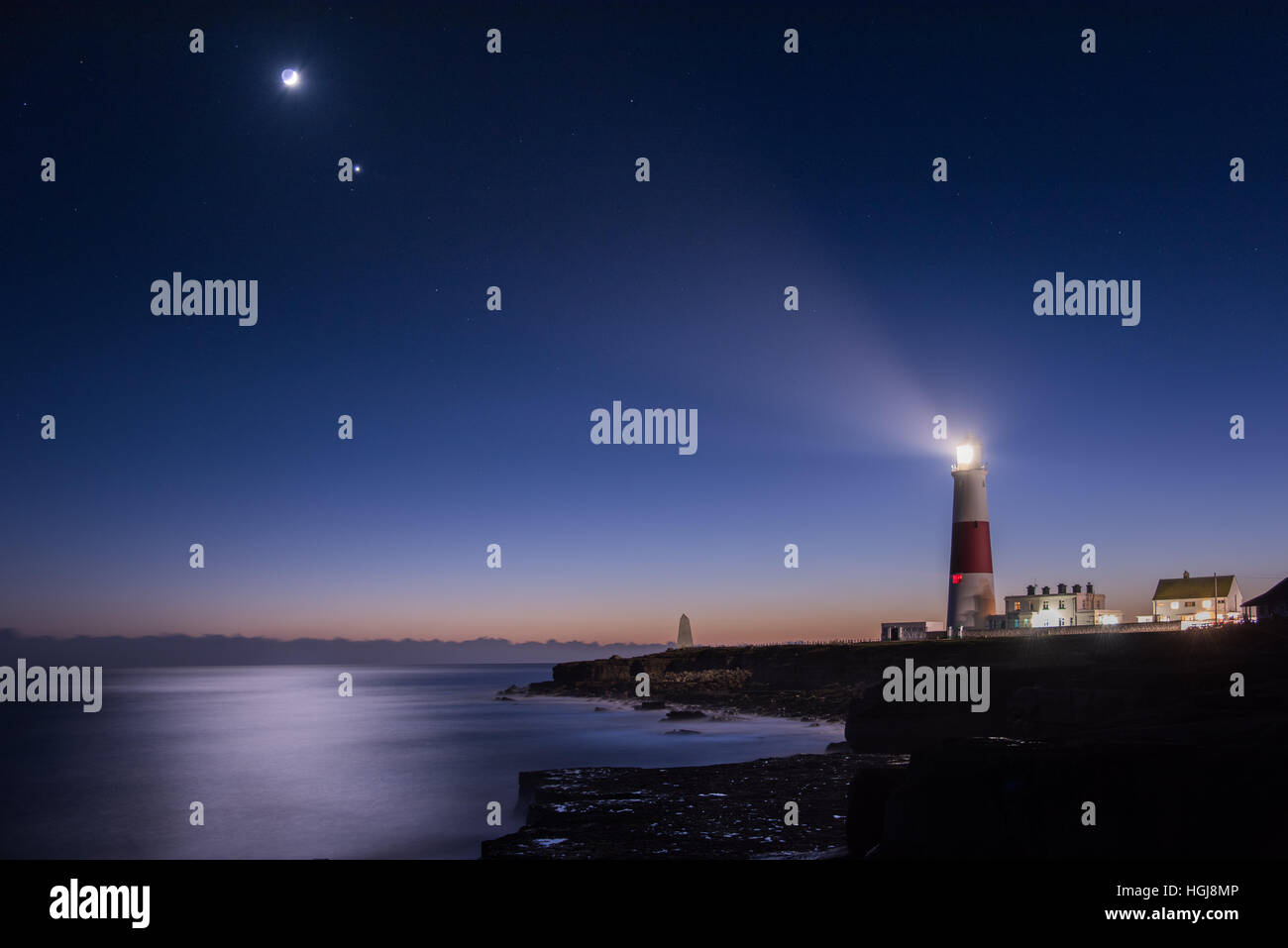 Portland Bill Lighthouse Tenebrologo con la luna e i pianeti Venere e Marte Foto Stock