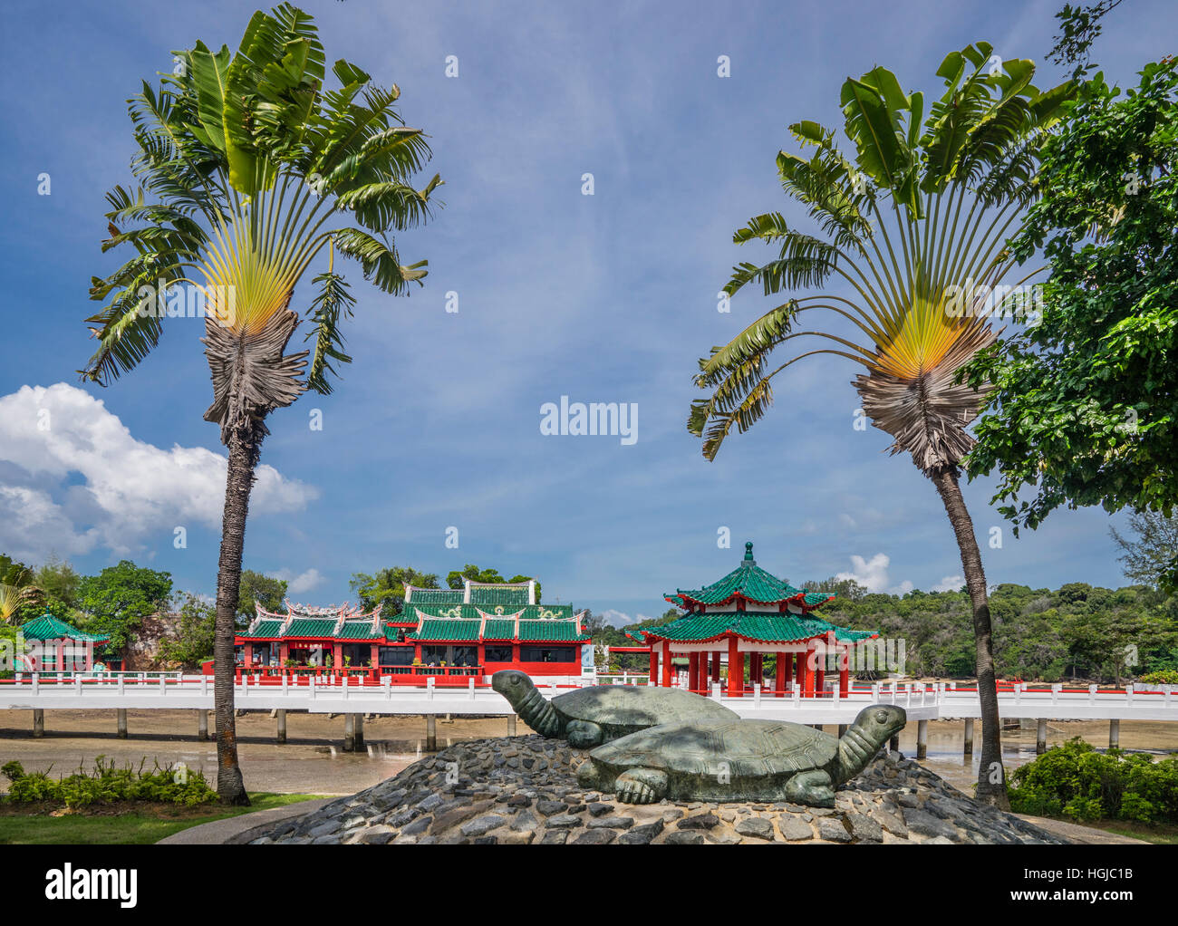 Singapore, tartaruga scultura al tempio cinese di Kusu Island, noto anche come Isola della Tartaruga. Foto Stock