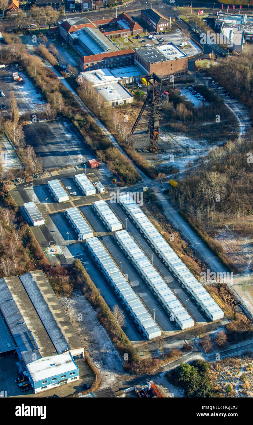 Vista aerea, terreno ex miniera di carbone in Olanda con headframe Zeche Holland e contenitore di rifugiati, Wattenscheid, Bochum, Foto Stock