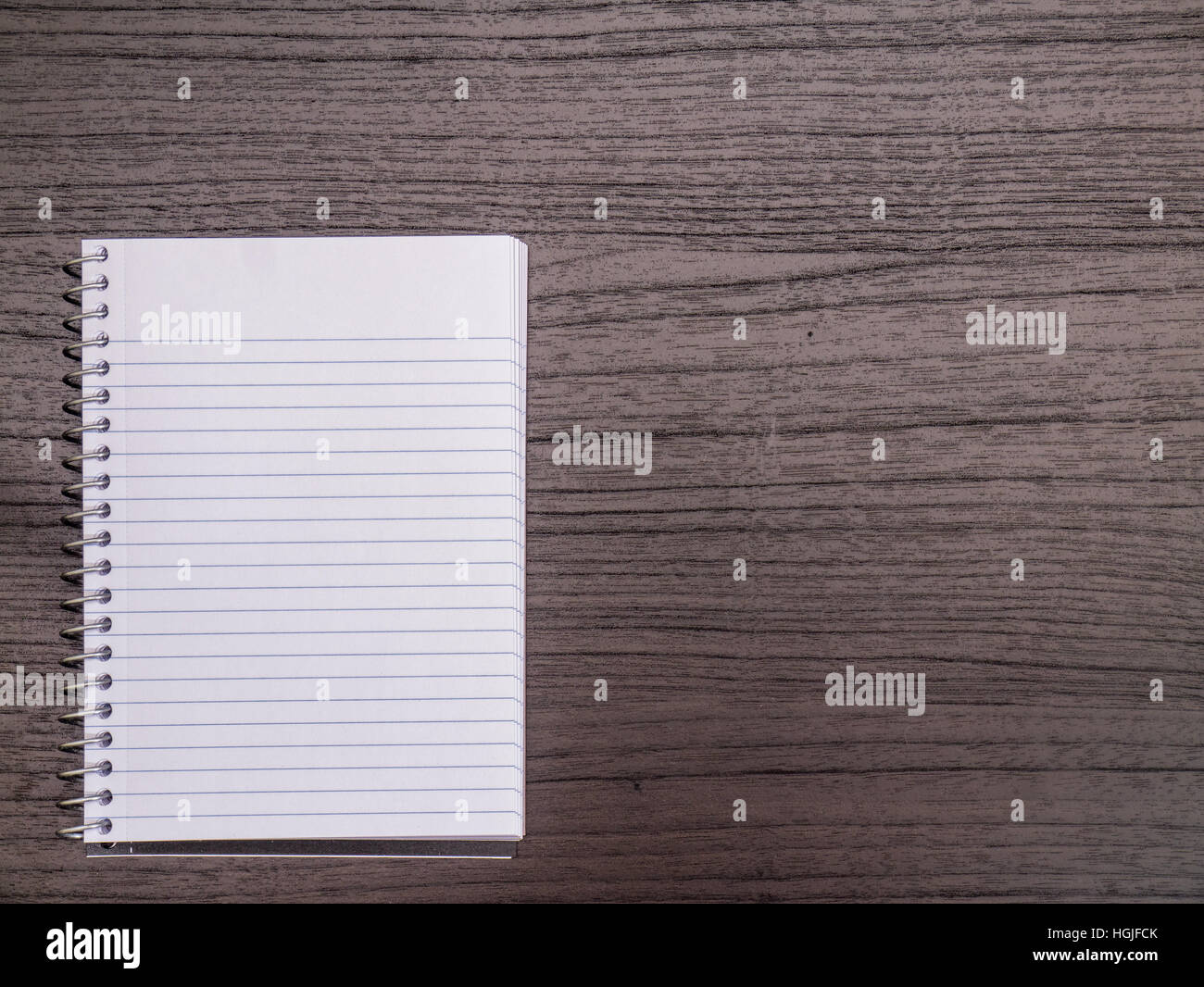 Scrivania di legno scuro e bianco per notebook a spirale Foto Stock