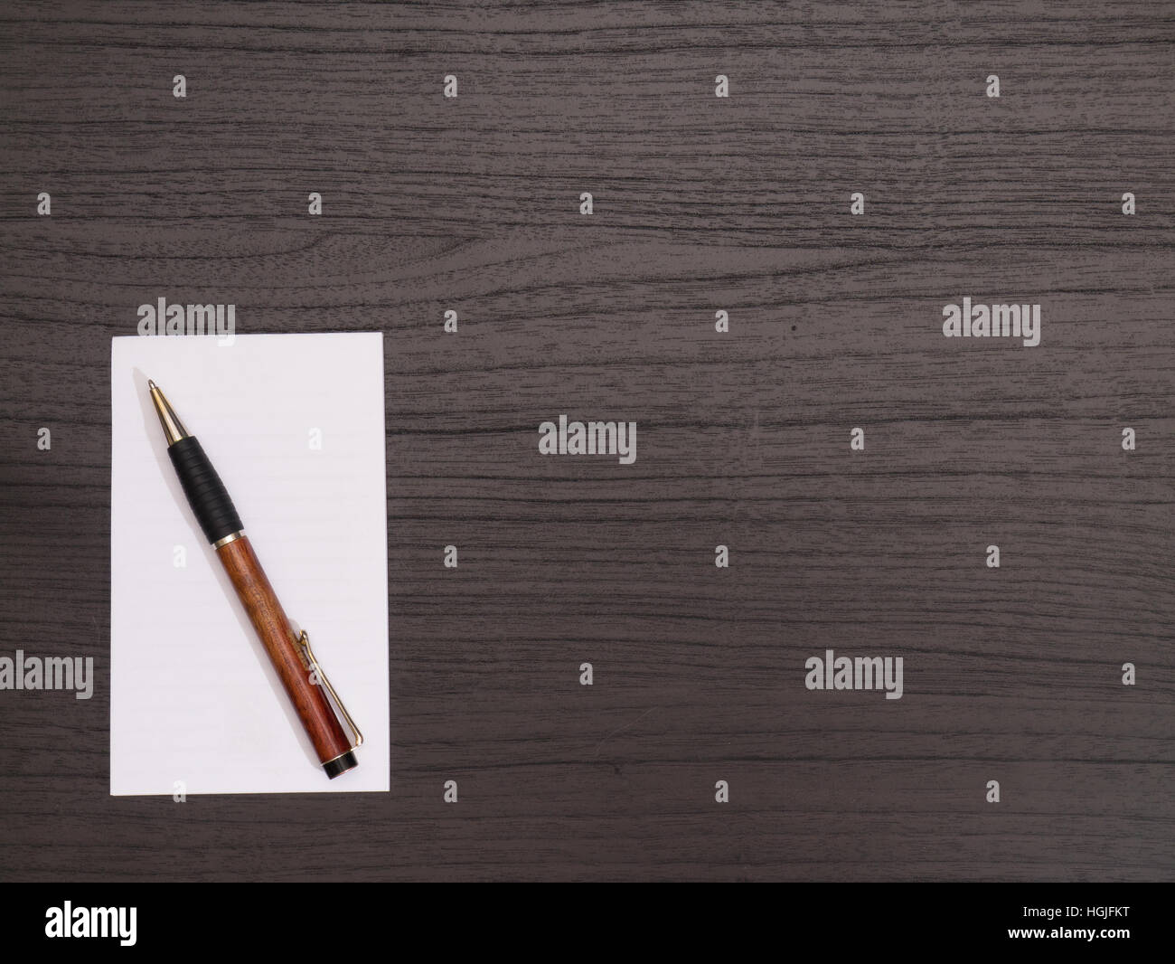 Scrivania in legno bianco, Notepad, matita su scrivania Foto Stock